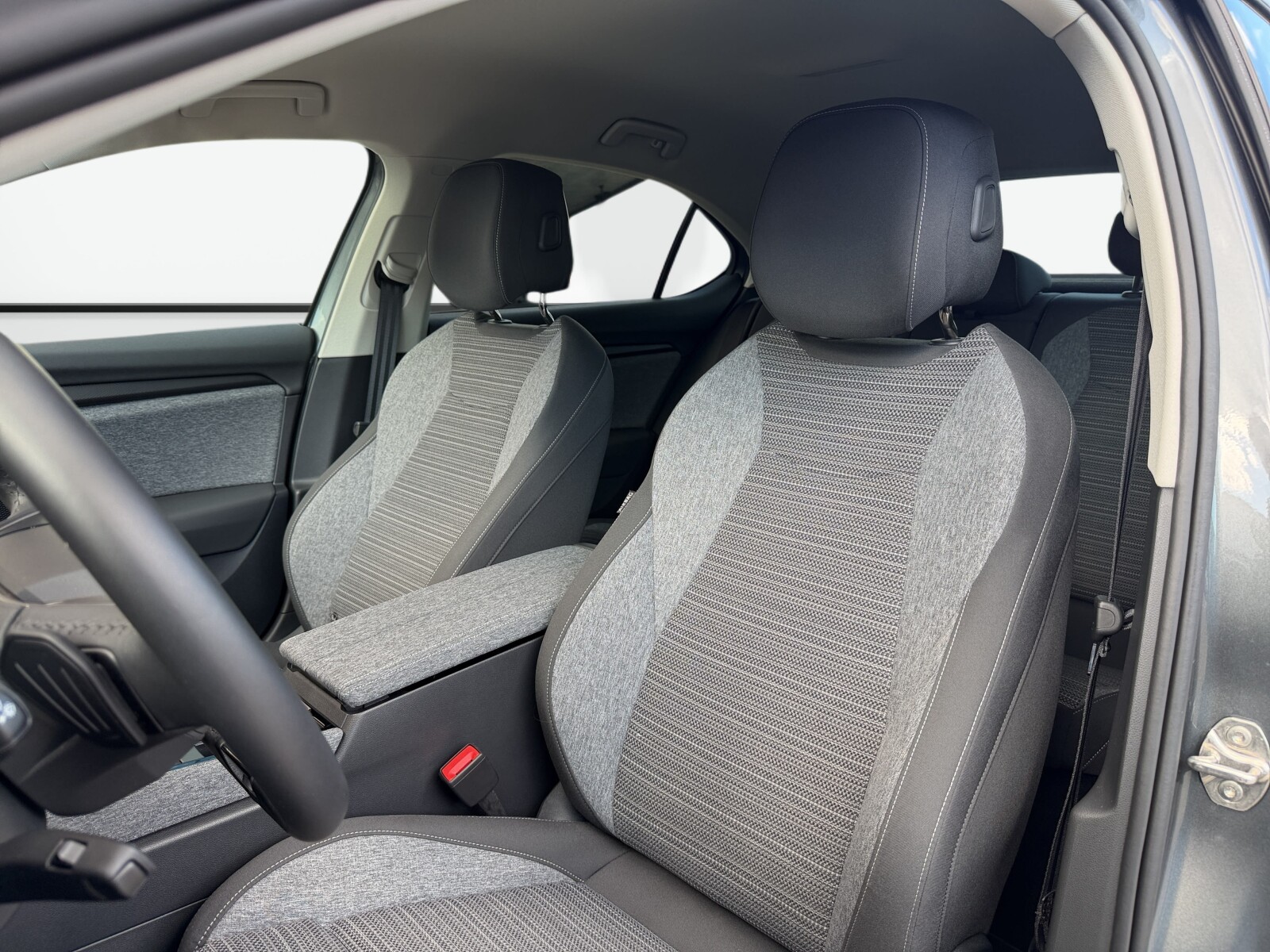 Škoda Superb - zdjęcie 12