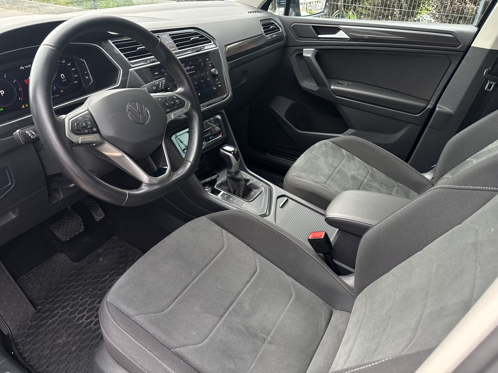 Volkswagen Tiguan - zdjęcie 10