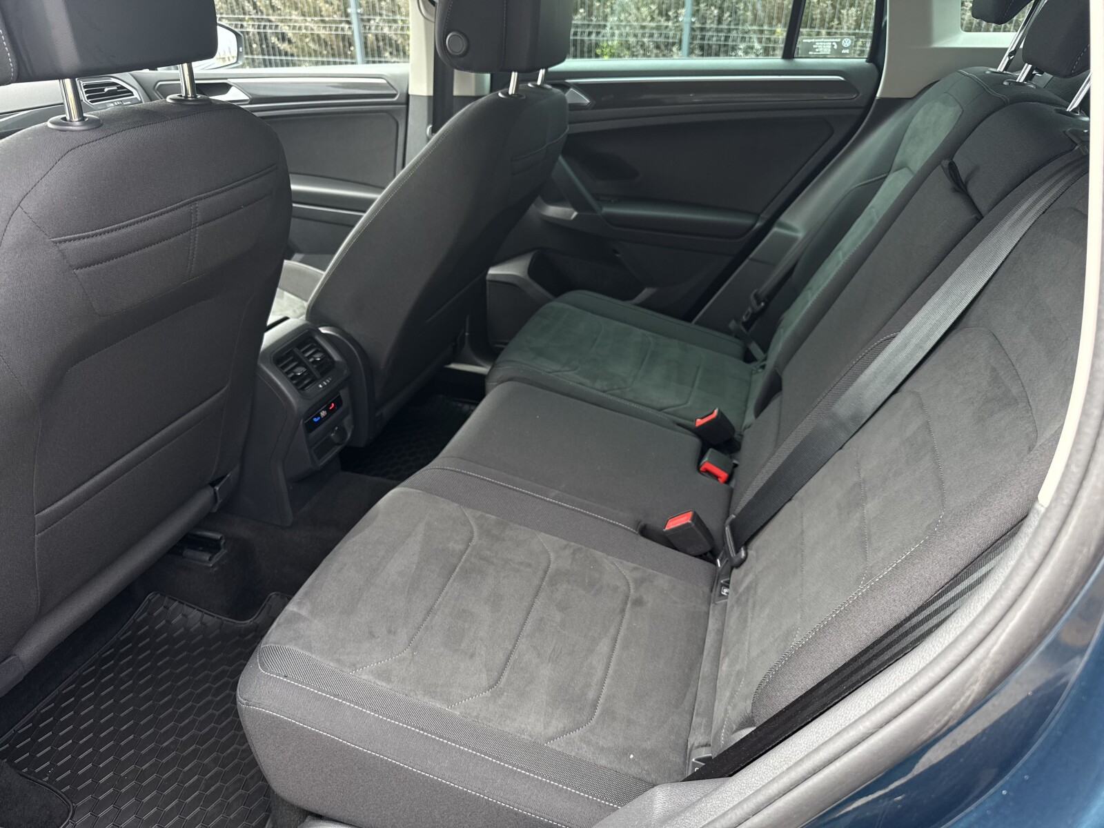 Volkswagen Tiguan - zdjęcie 20