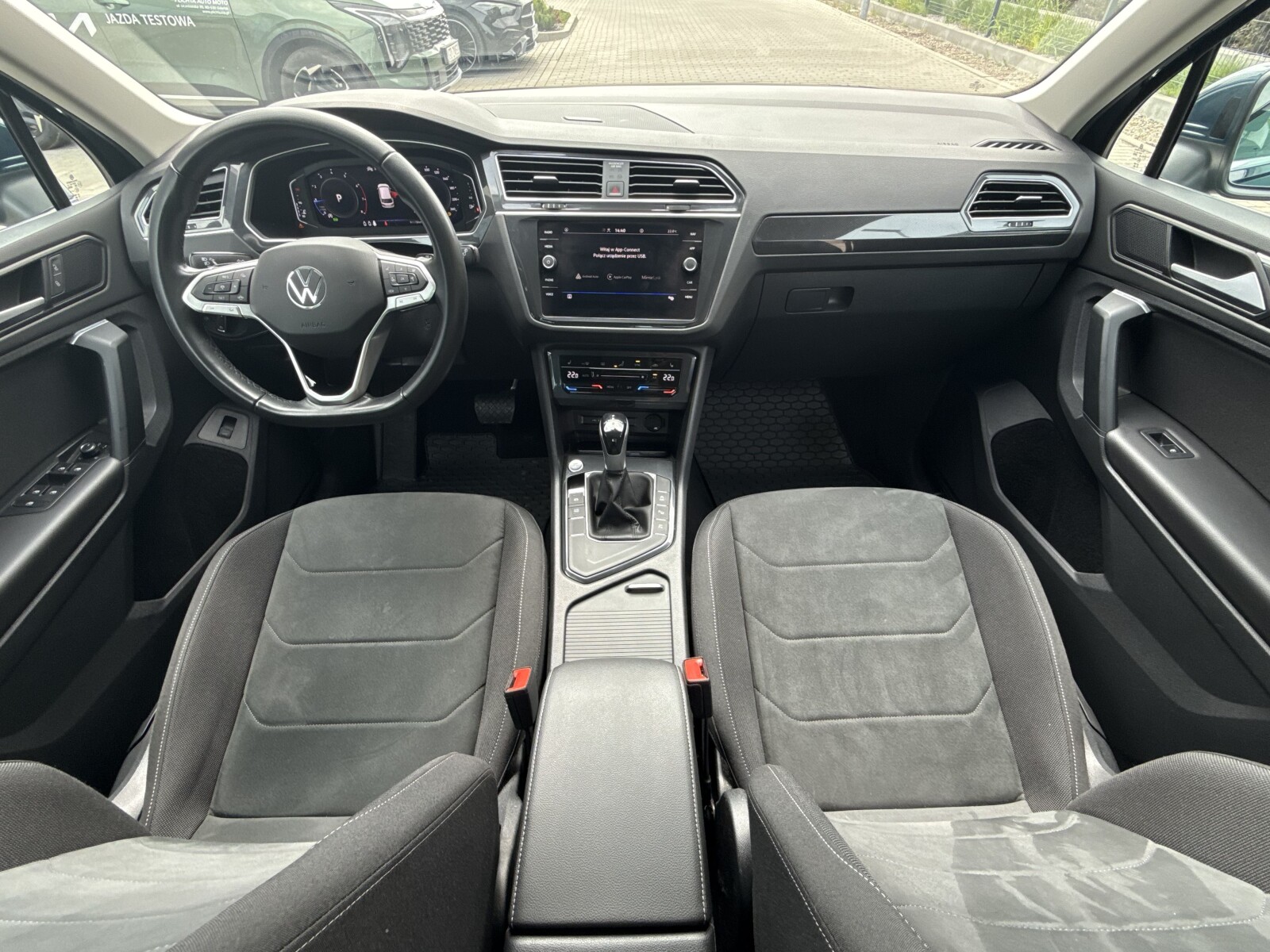 Volkswagen Tiguan - zdjęcie 9