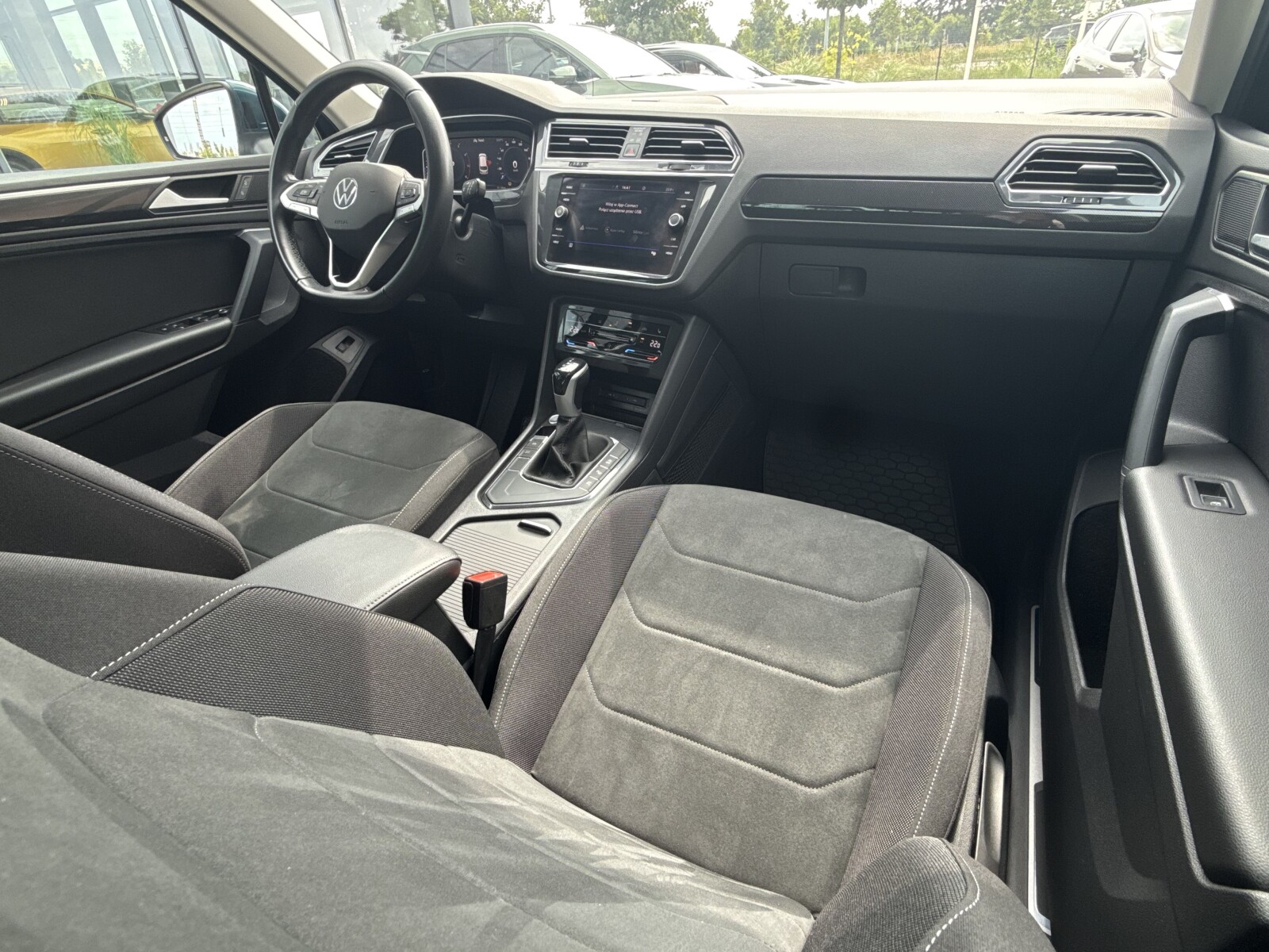 Volkswagen Tiguan - zdjęcie 11