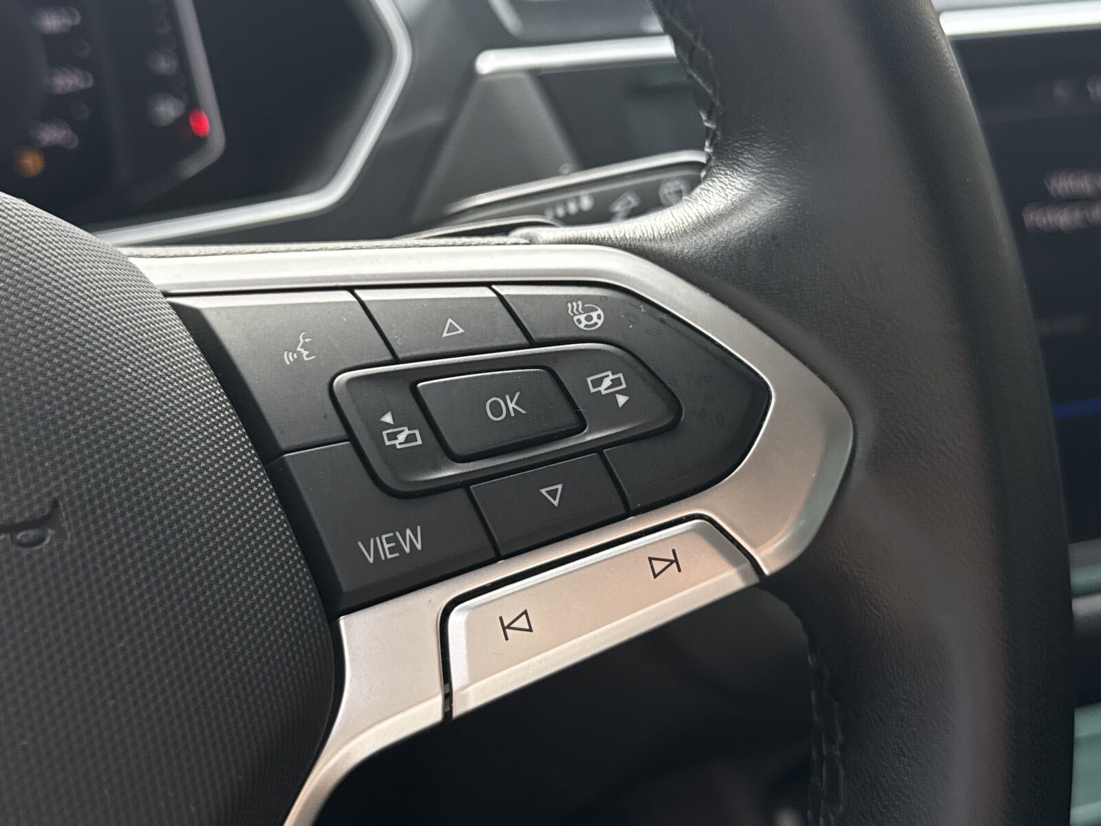 Volkswagen Tiguan - zdjęcie 18