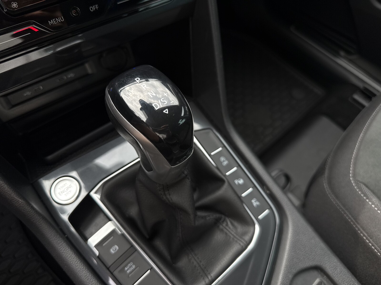 Volkswagen Tiguan - zdjęcie 14