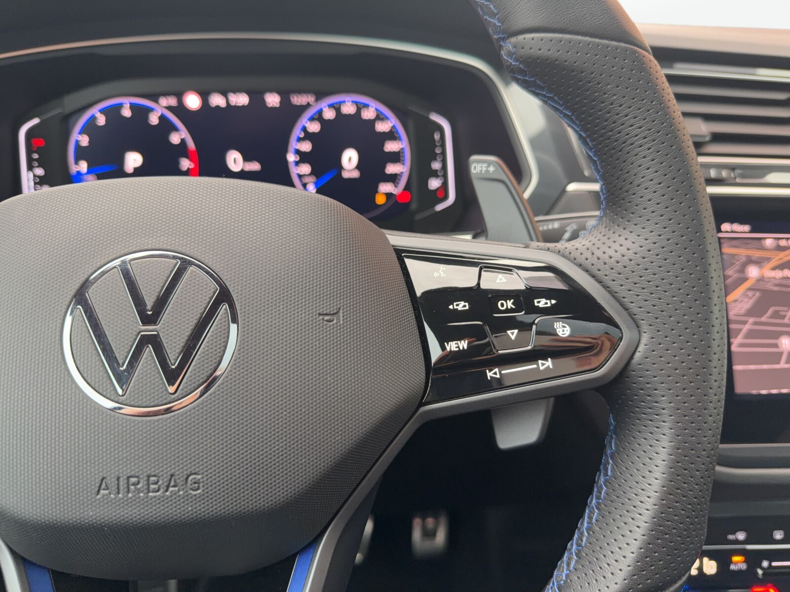 Volkswagen Tiguan - zdjęcie 16