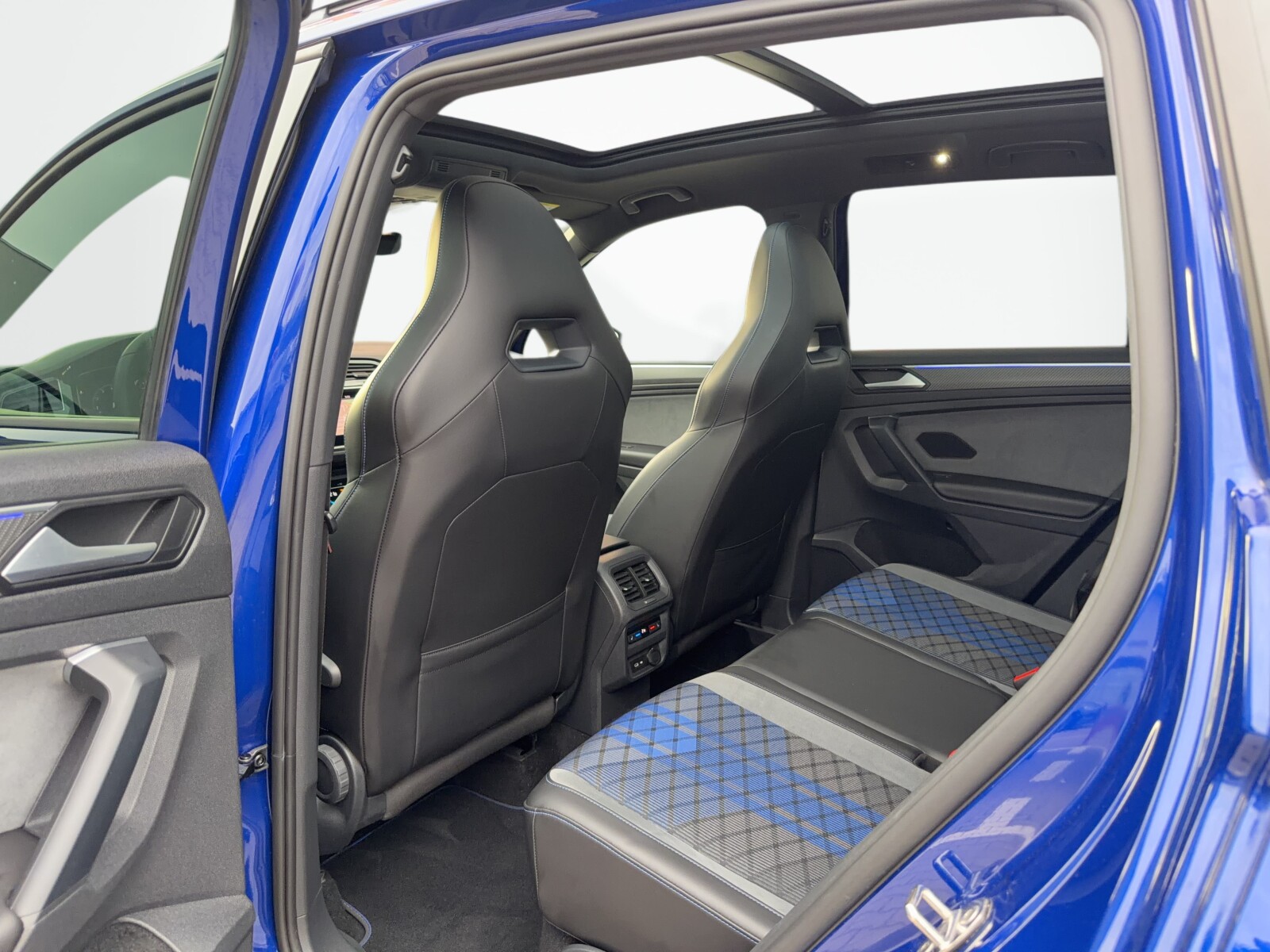 Volkswagen Tiguan - zdjęcie 32