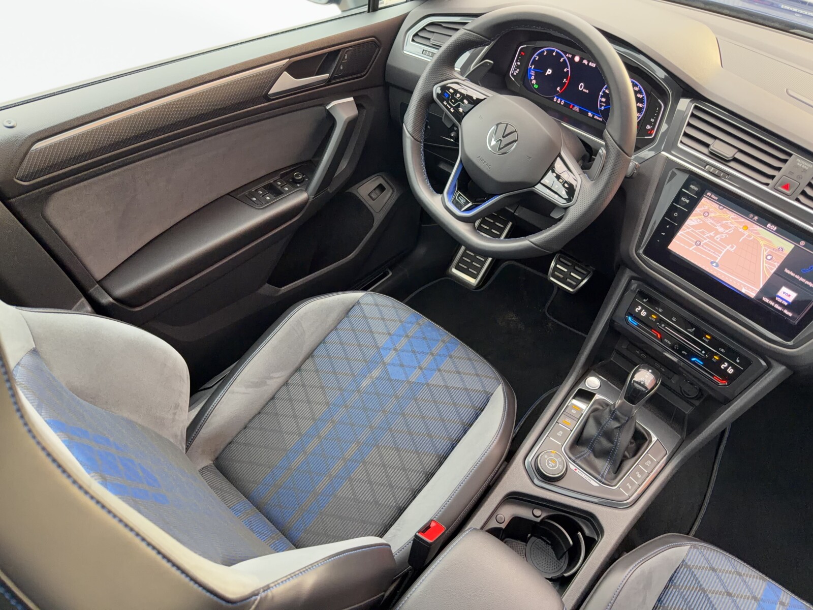 Volkswagen Tiguan - zdjęcie 35