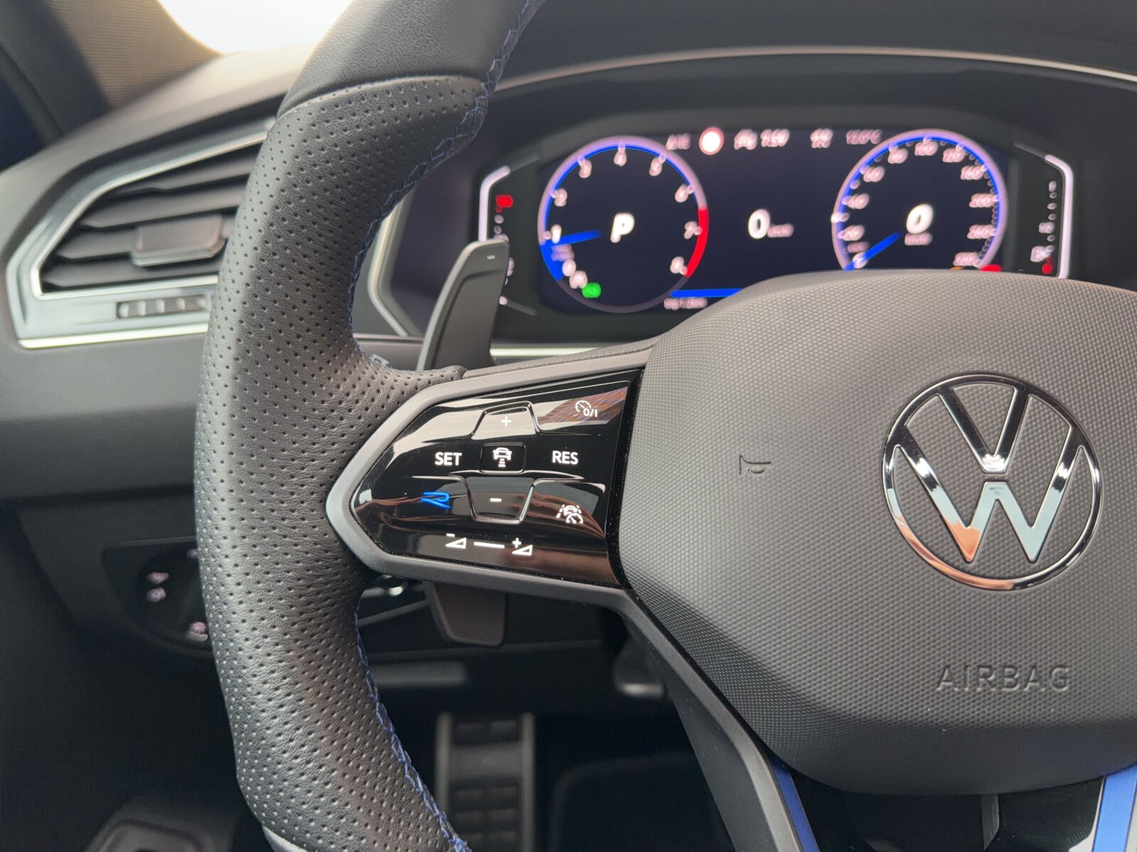 Volkswagen Tiguan - zdjęcie 15