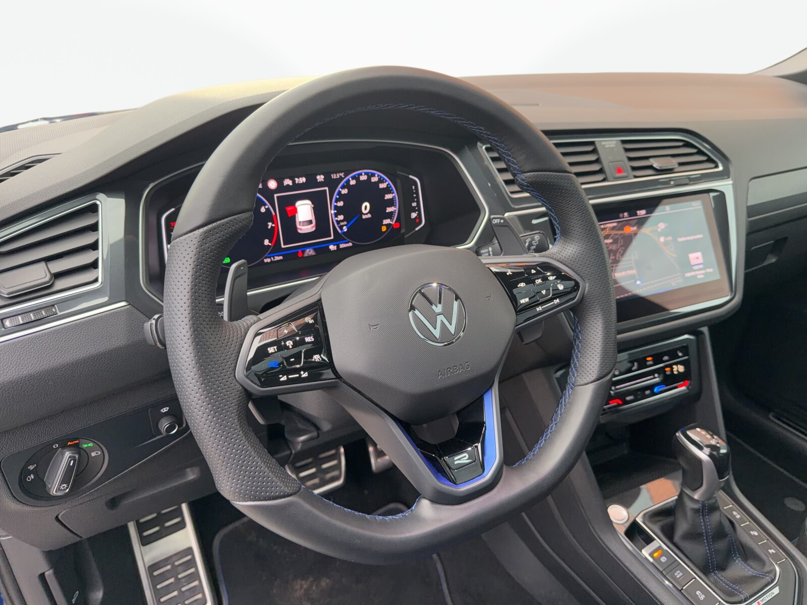 Volkswagen Tiguan - zdjęcie 11