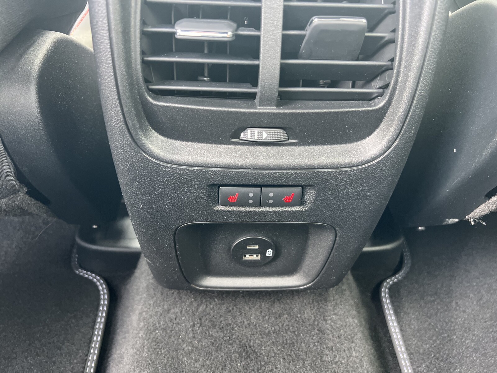 Ford Kuga - zdjęcie 26