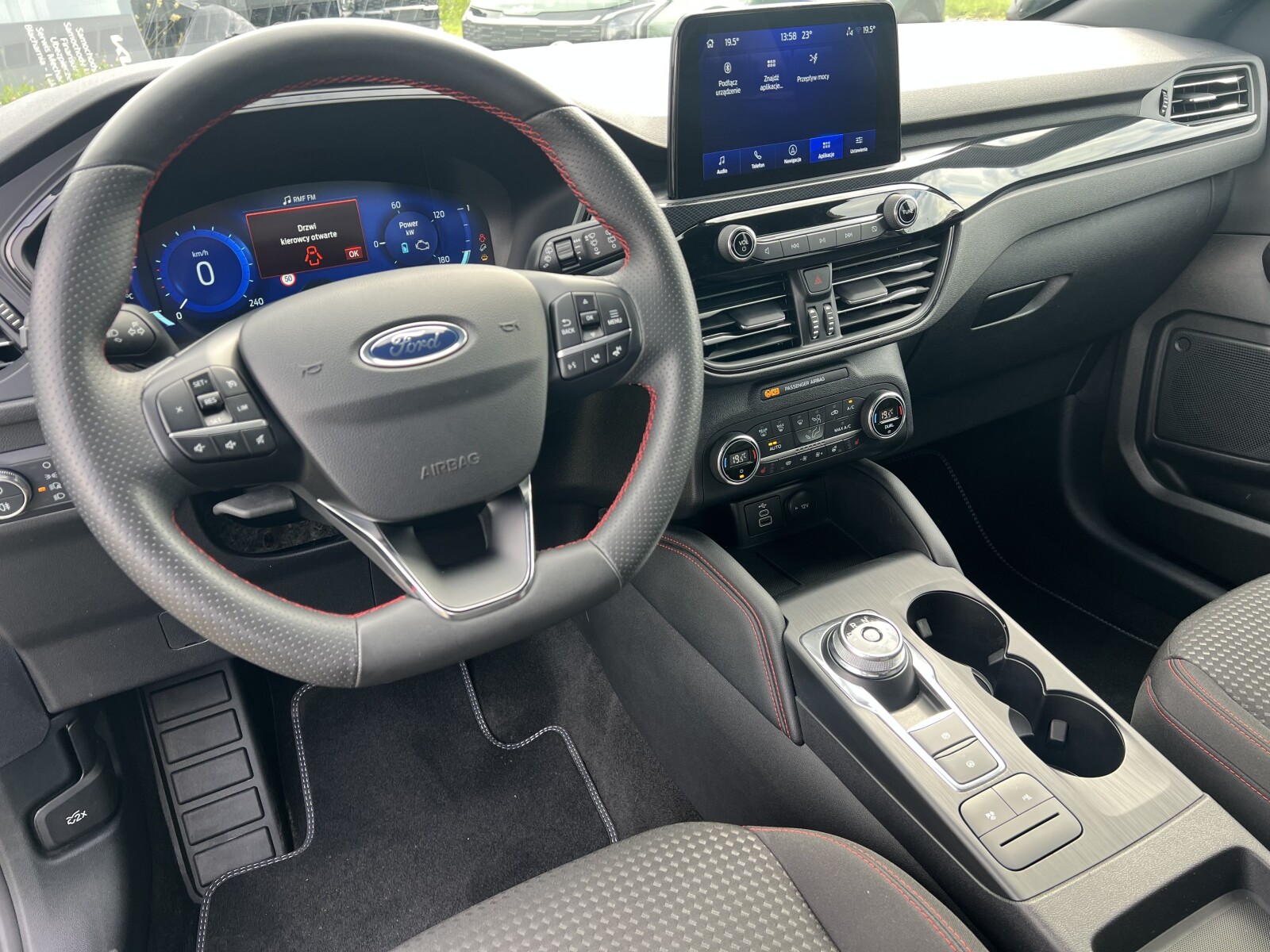Ford Kuga - zdjęcie 27