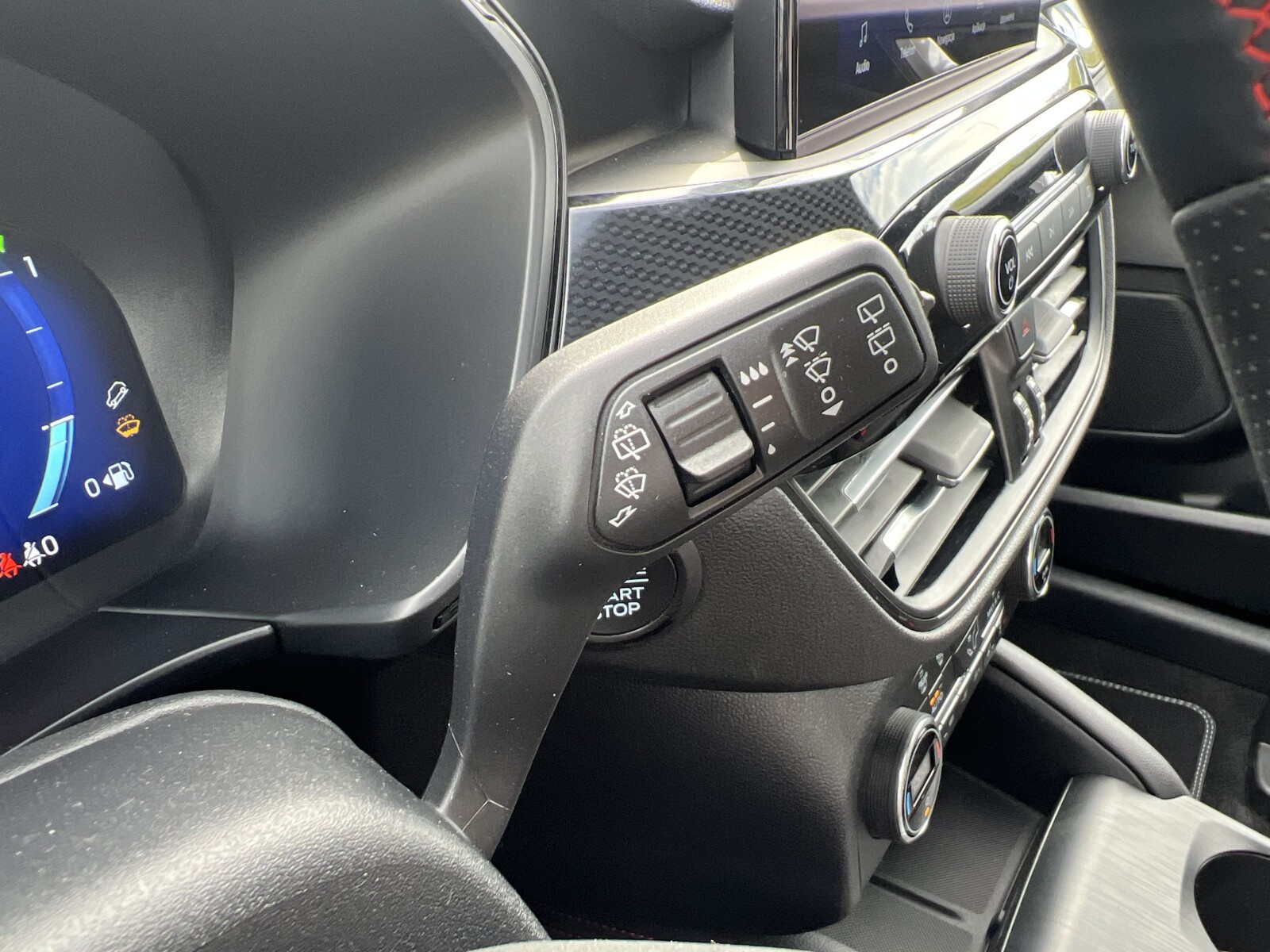 Ford Kuga - zdjęcie 22