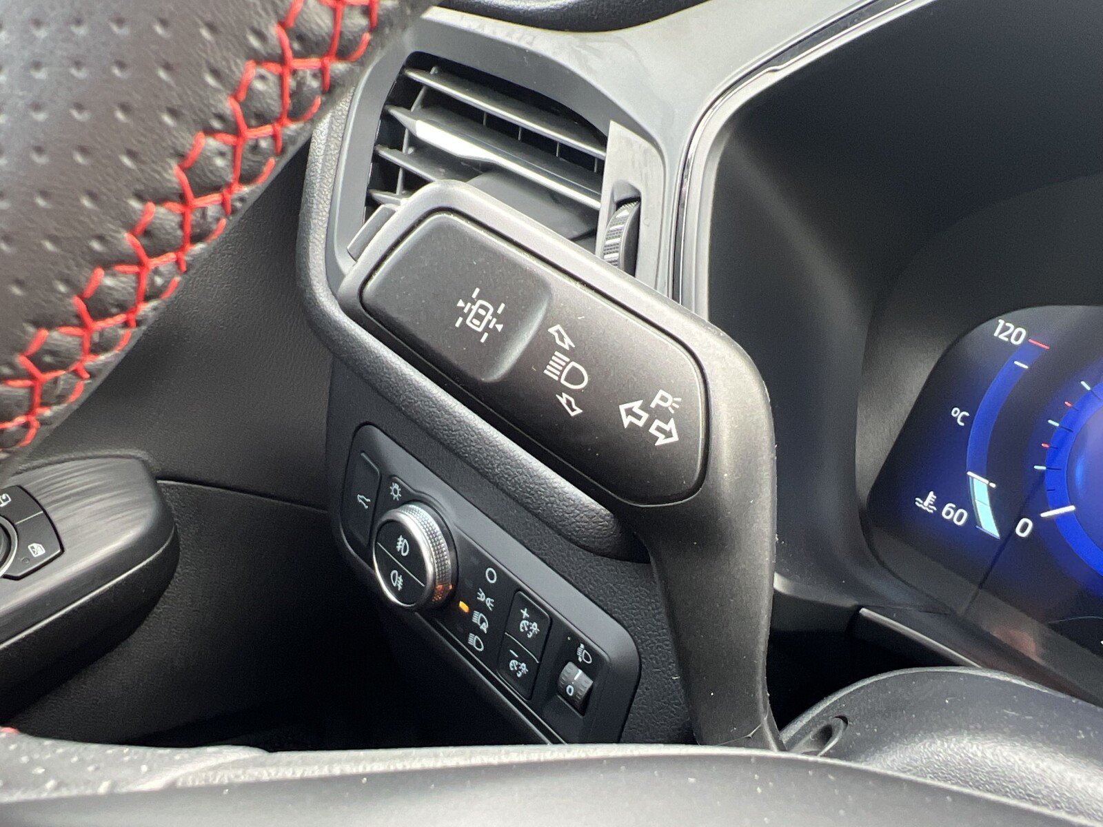 Ford Kuga - zdjęcie 23