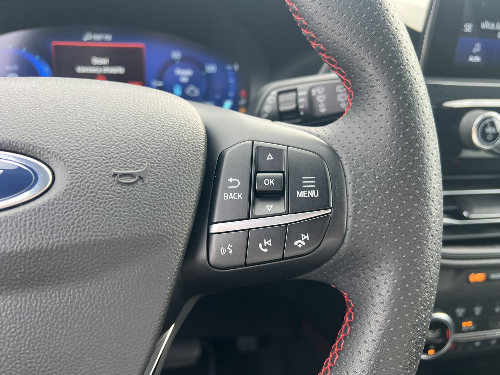 Ford Kuga - zdjęcie 17