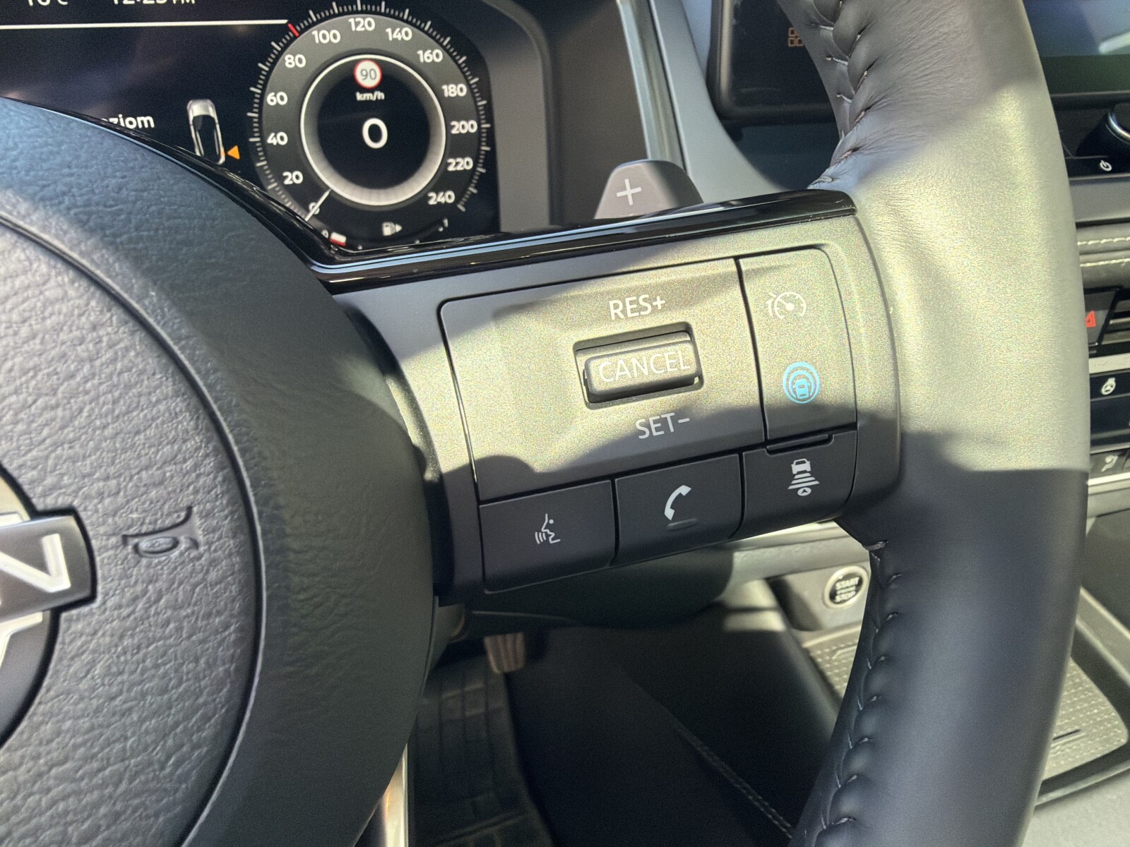 Nissan Qashqai - zdjęcie 28