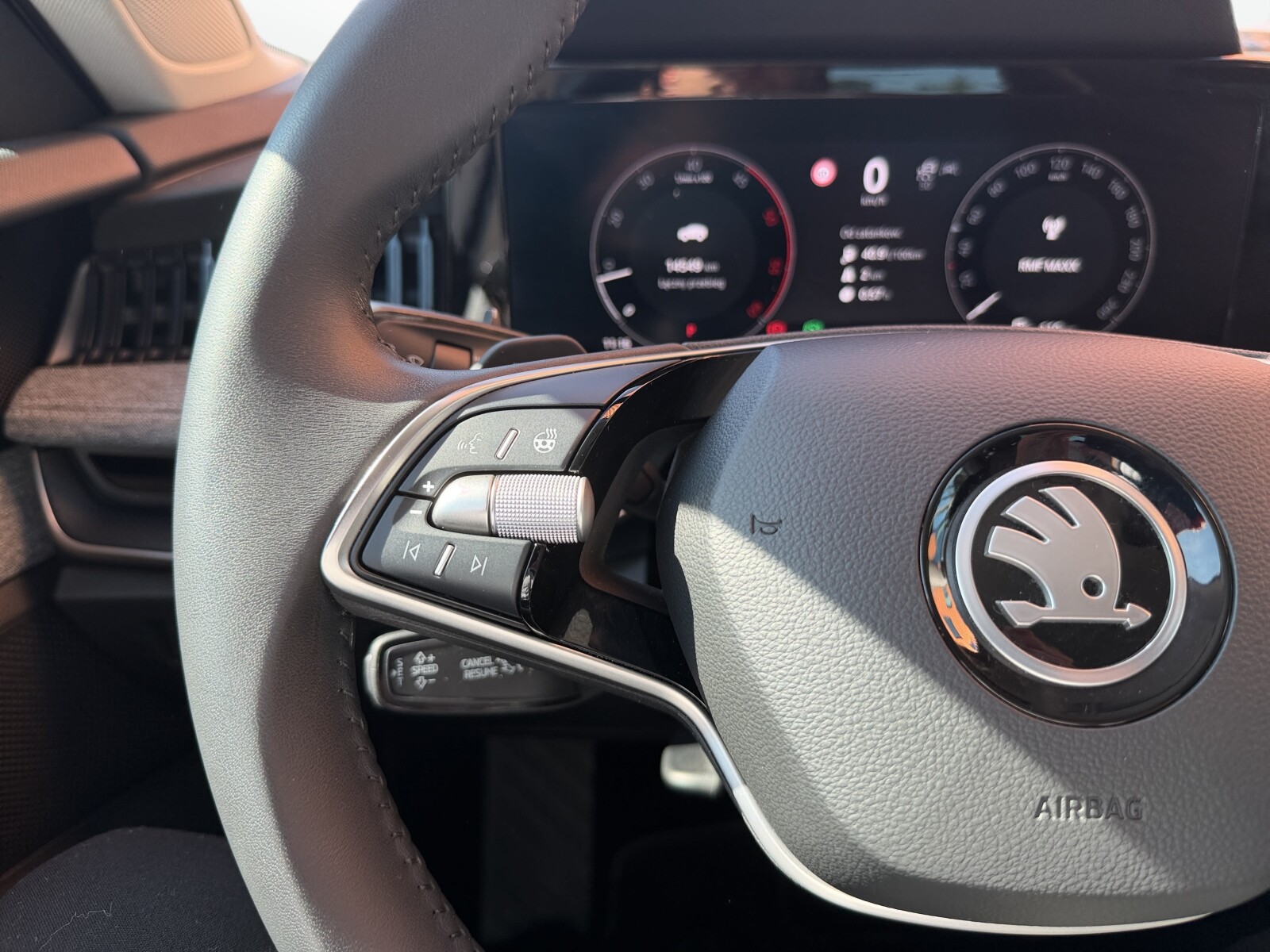 Škoda Superb - zdjęcie 17