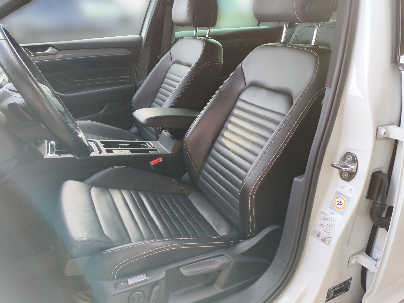 Volkswagen Passat Alltrack - zdjęcie 21