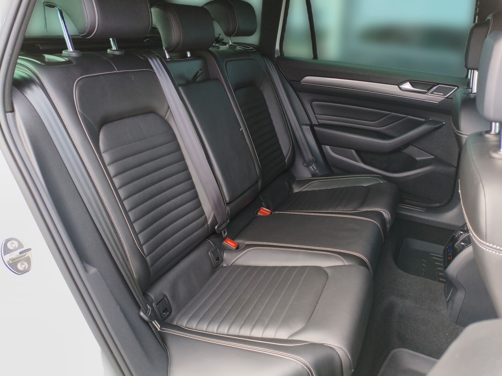 Volkswagen Passat Alltrack - zdjęcie 13