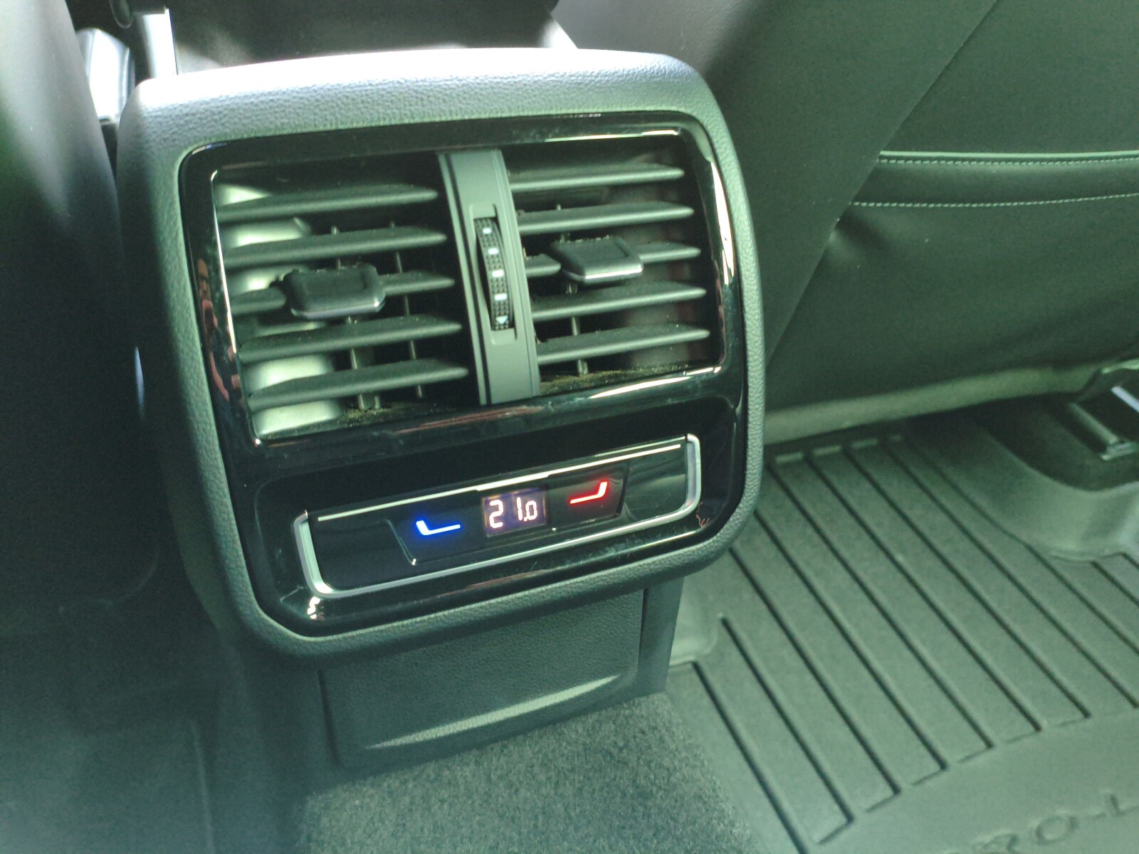 Volkswagen Passat Alltrack - zdjęcie 18
