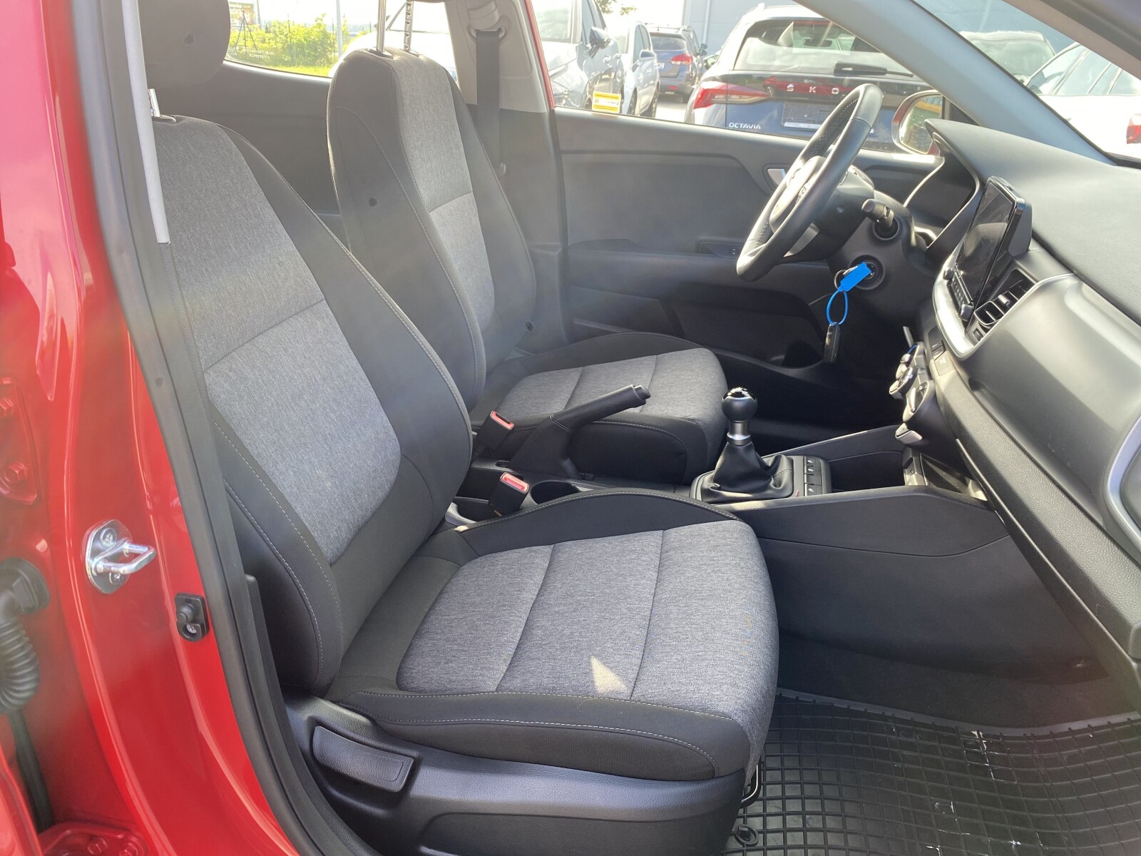 Kia Stonic - zdjęcie 15