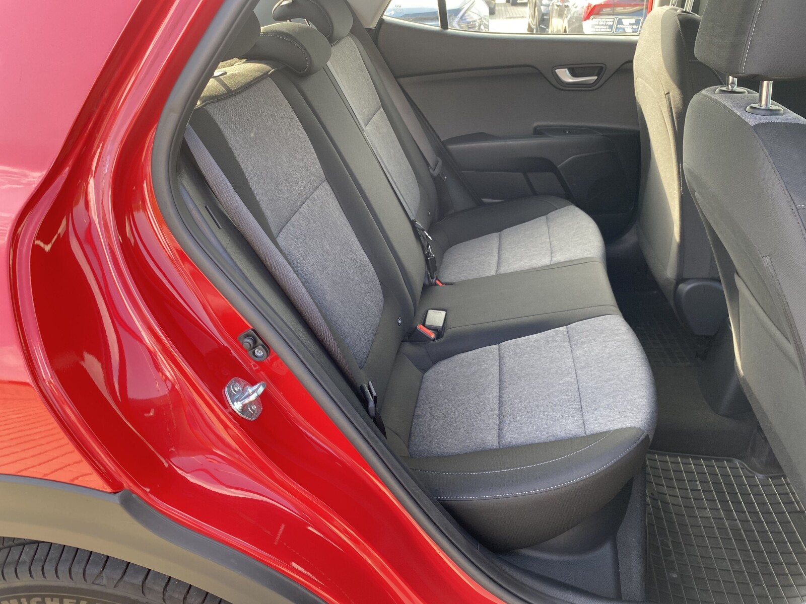 Kia Stonic - zdjęcie 14