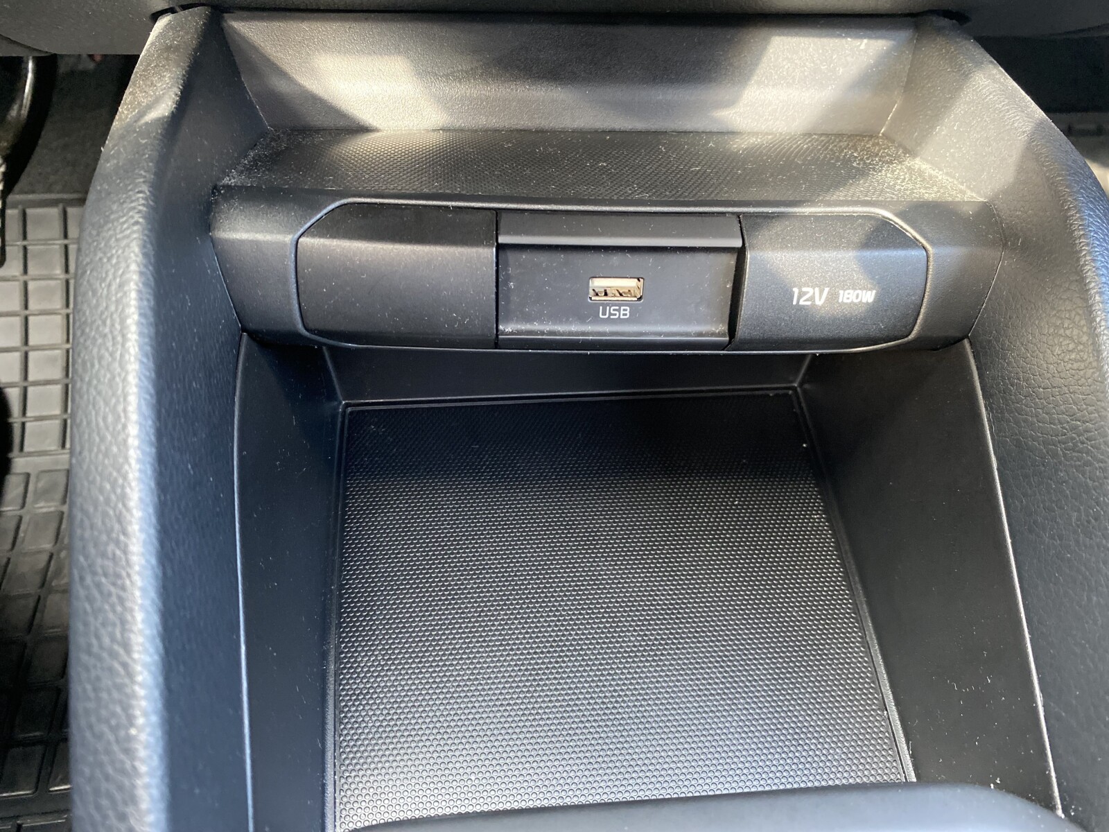 Kia Stonic - zdjęcie 24