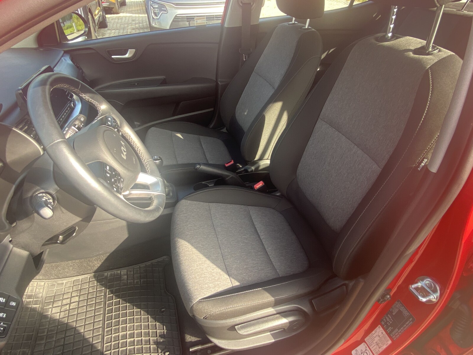 Kia Stonic - zdjęcie 10