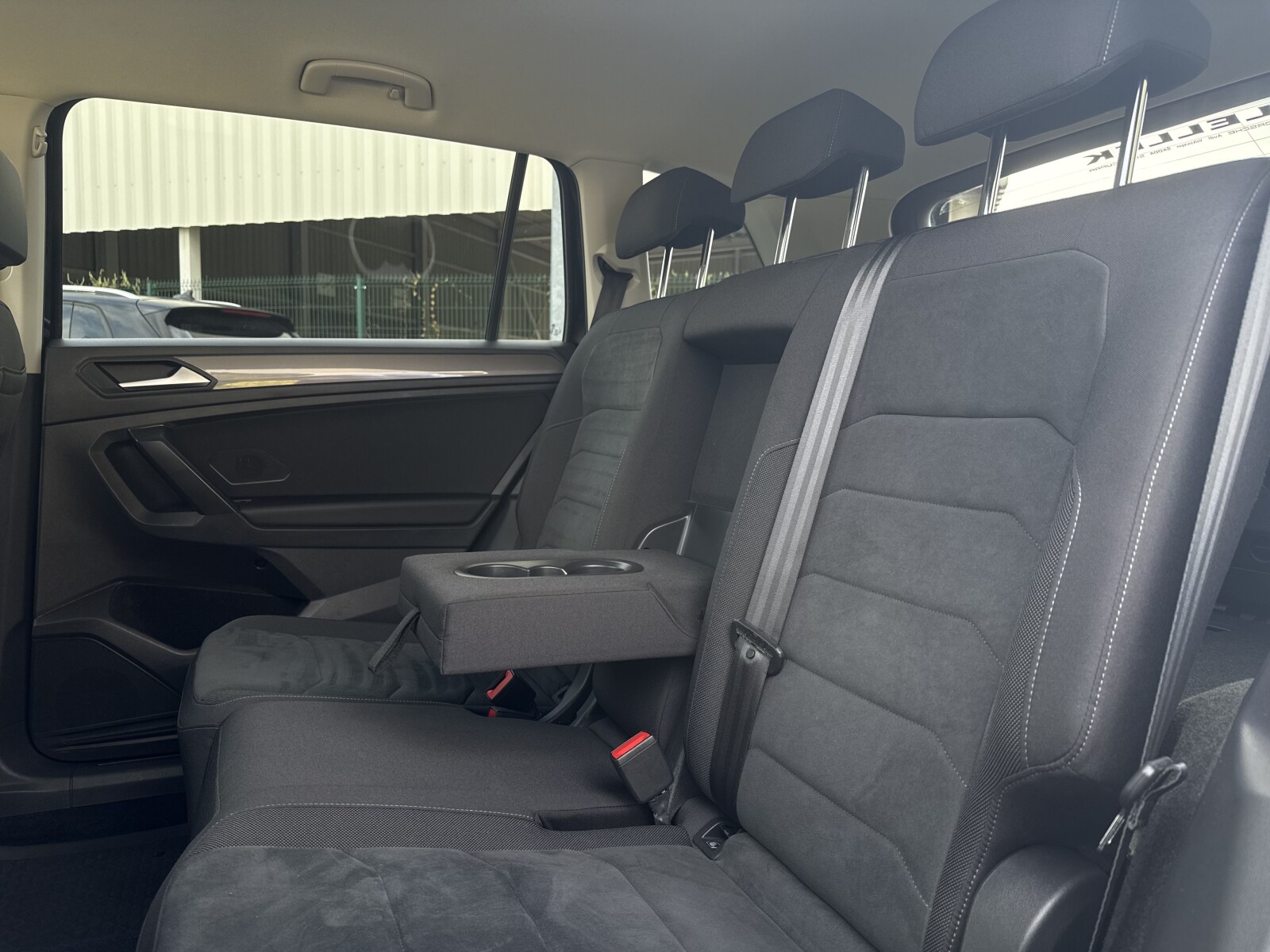 Volkswagen Tiguan Allspace - zdjęcie 30