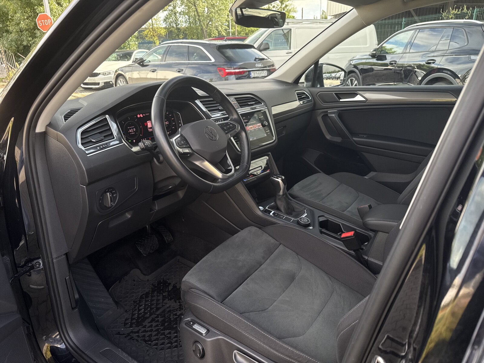 Volkswagen Tiguan Allspace - zdjęcie 10