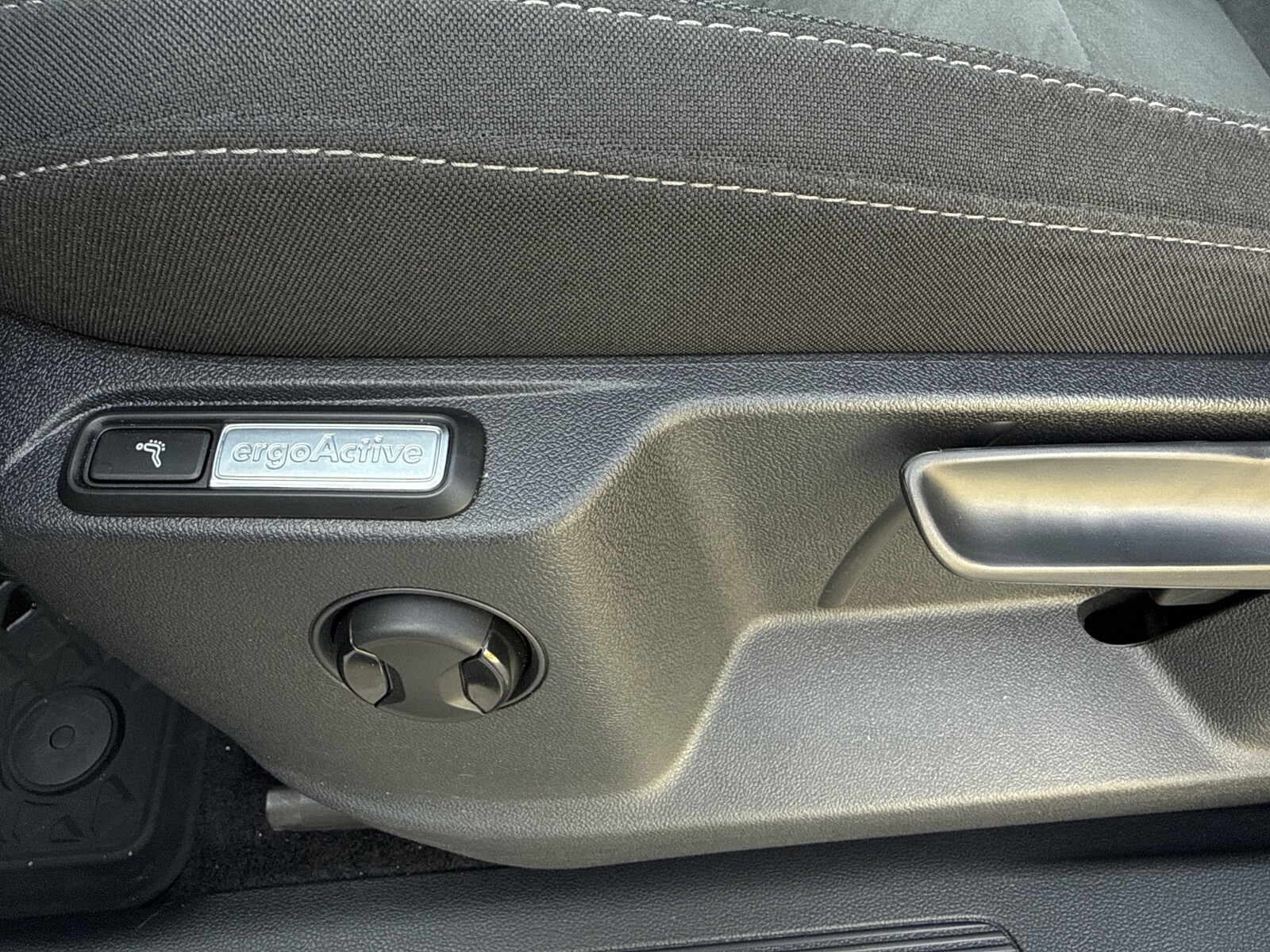 Volkswagen Tiguan Allspace - zdjęcie 29