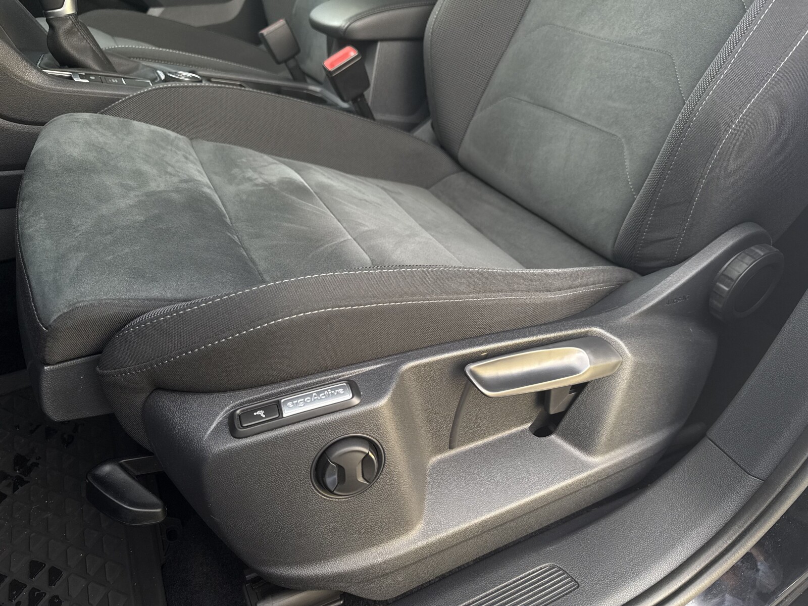 Volkswagen Tiguan Allspace - zdjęcie 12