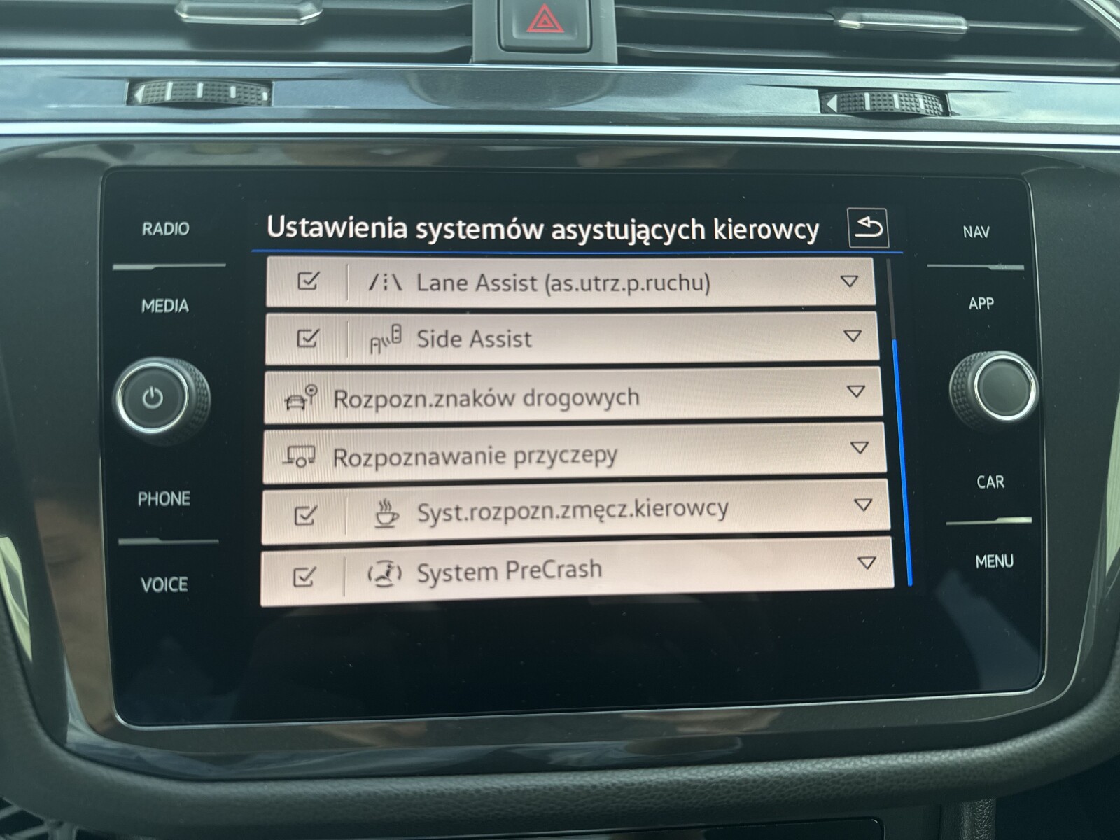 Volkswagen Tiguan Allspace - zdjęcie 25