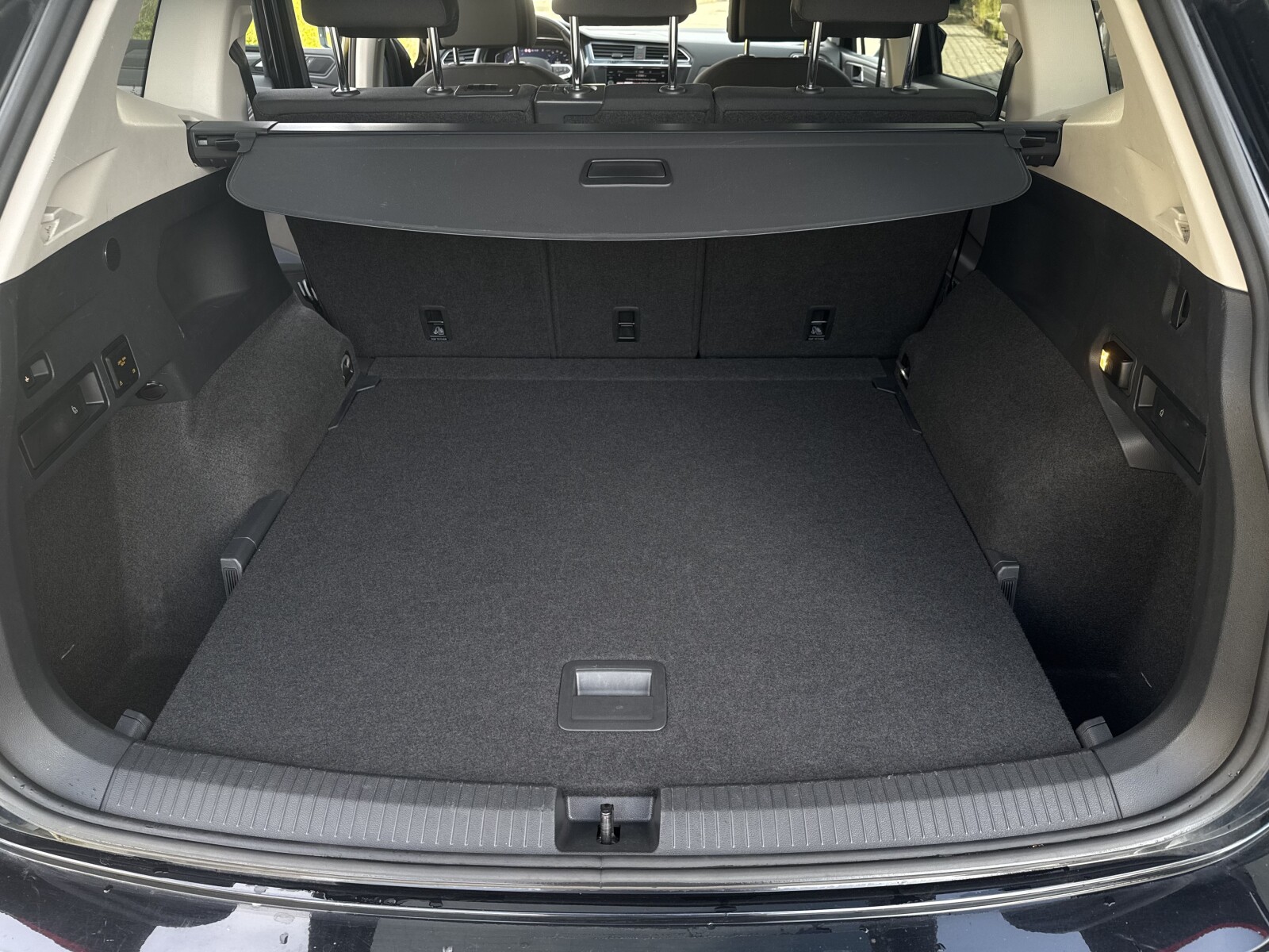 Volkswagen Tiguan Allspace - zdjęcie 32