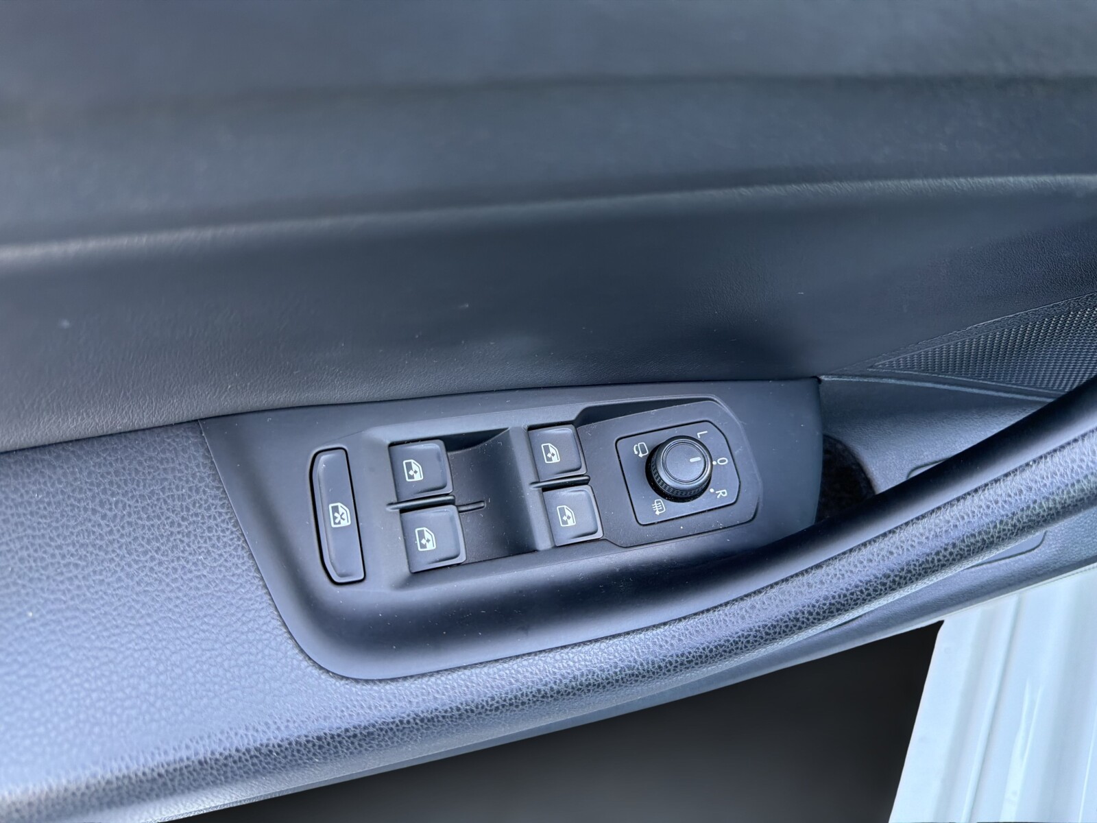 Volkswagen Arteon - zdjęcie 27