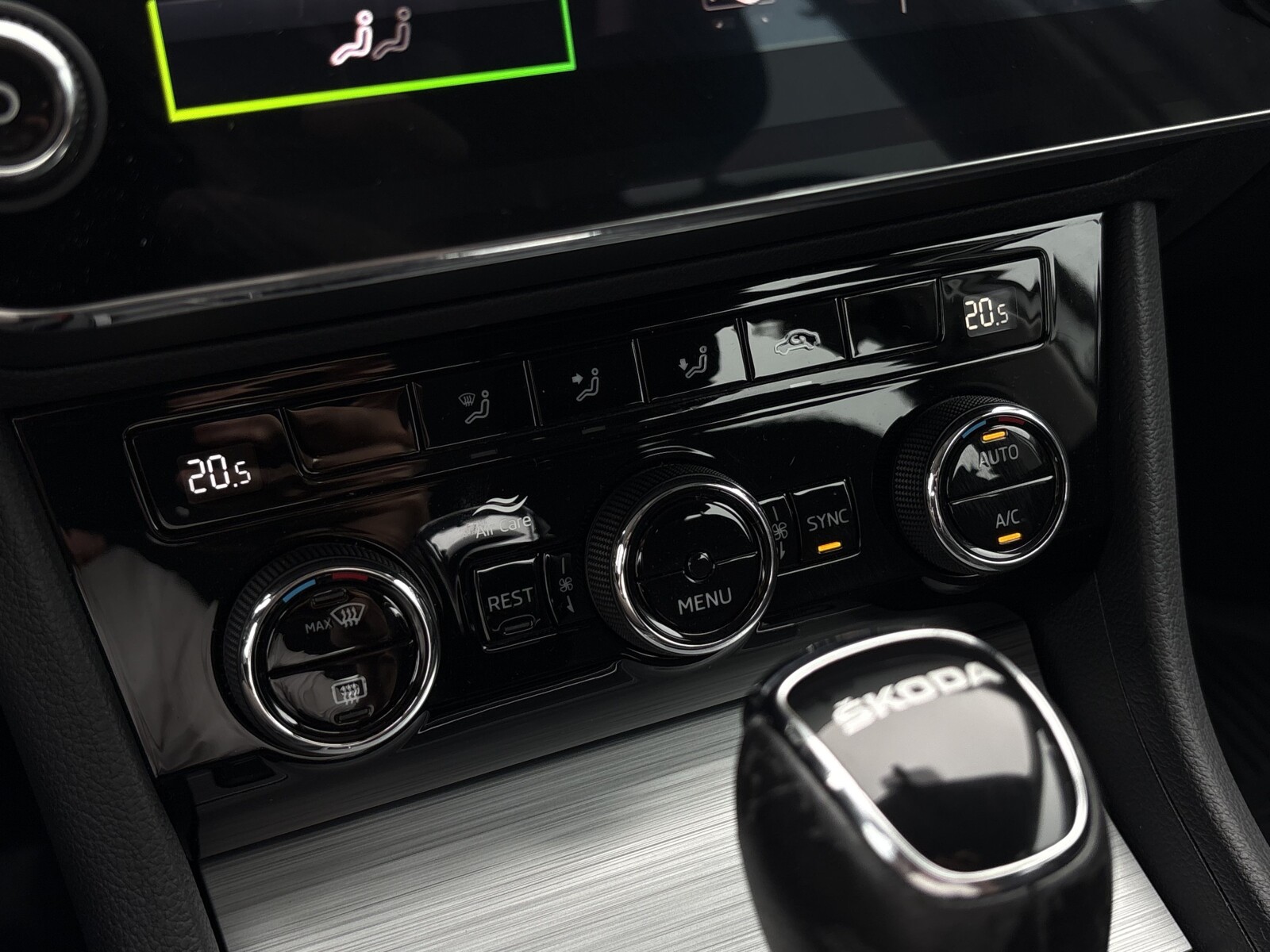 Škoda Superb Combi - zdjęcie 20
