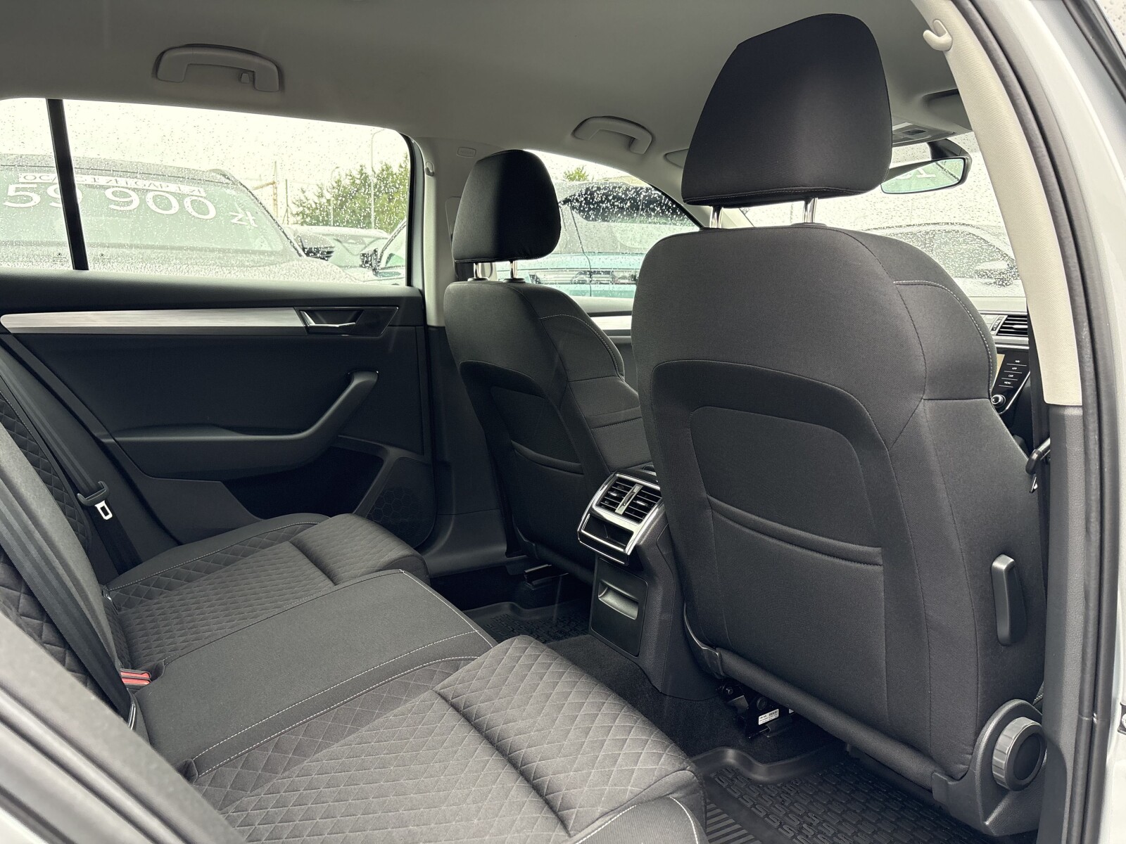 Škoda Superb Combi - zdjęcie 28