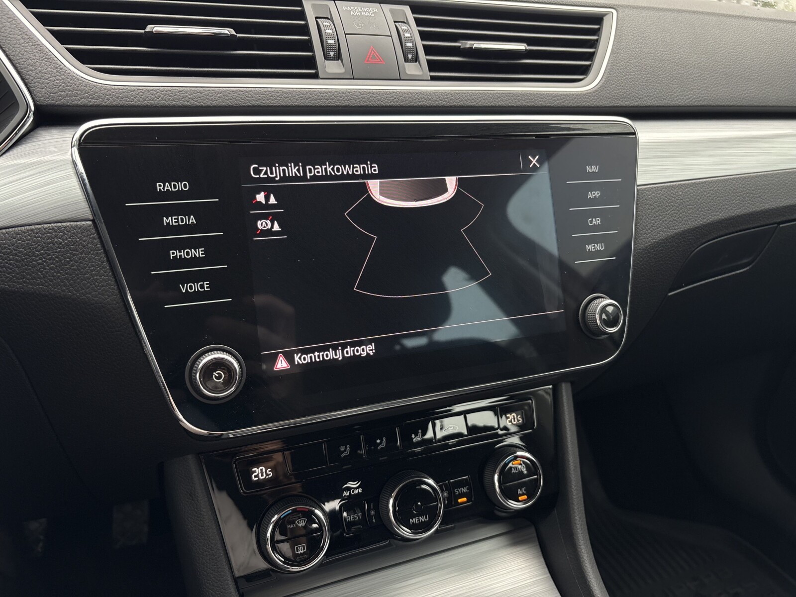 Škoda Superb Combi - zdjęcie 25