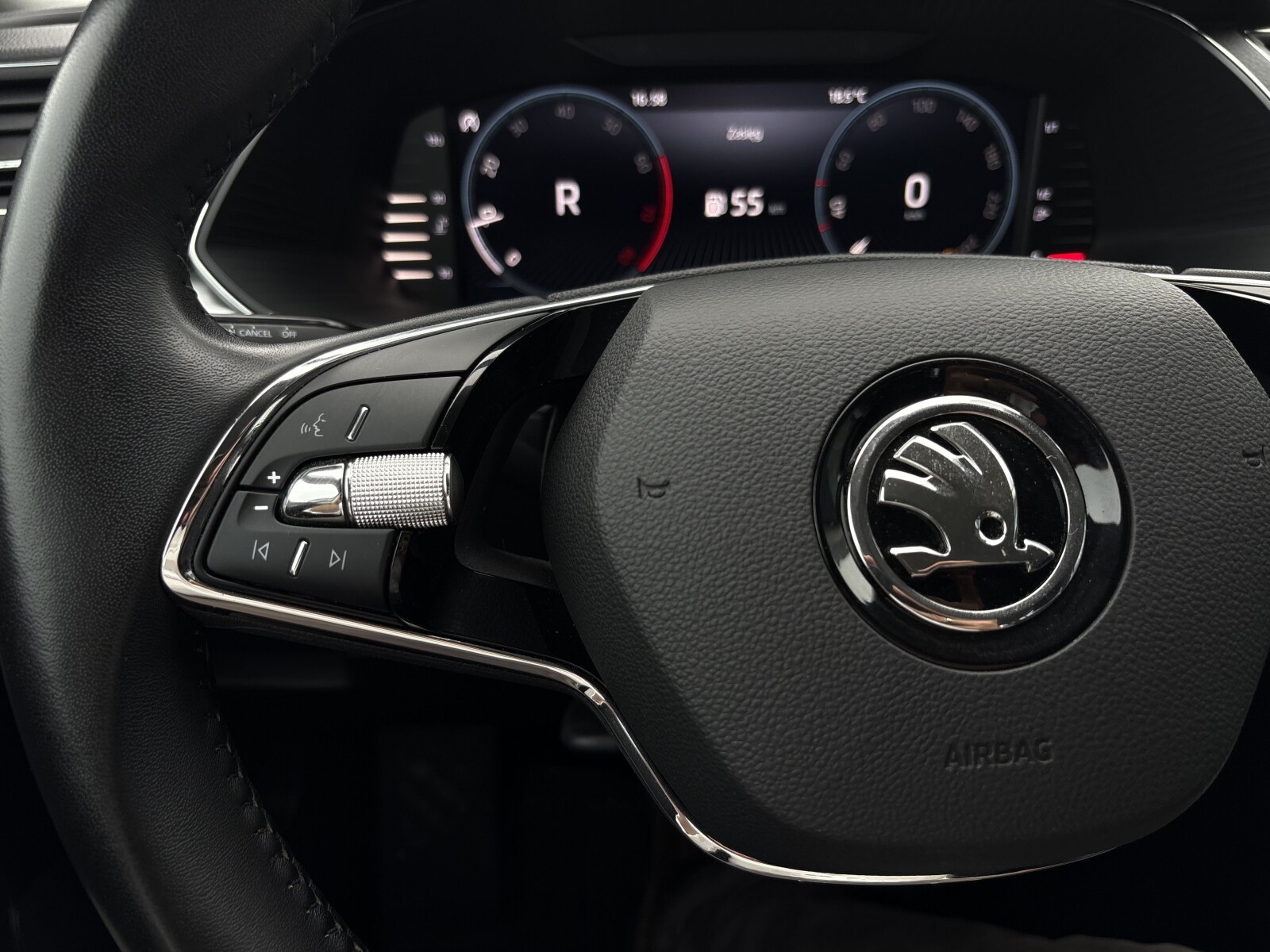 Škoda Superb Combi - zdjęcie 15
