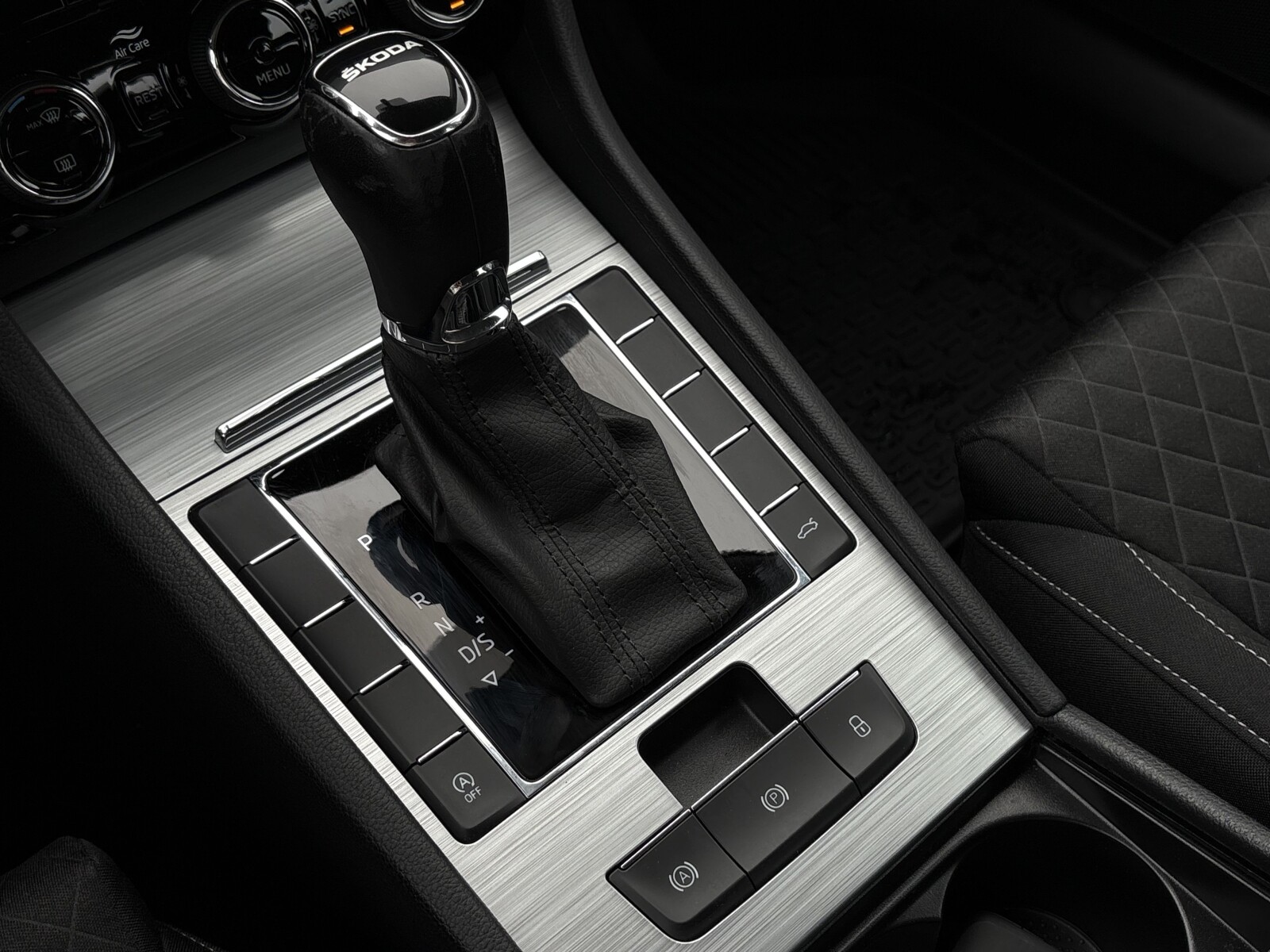 Škoda Superb Combi - zdjęcie 13
