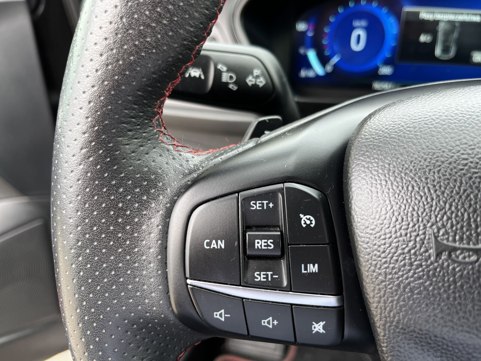 Ford Focus - zdjęcie 25