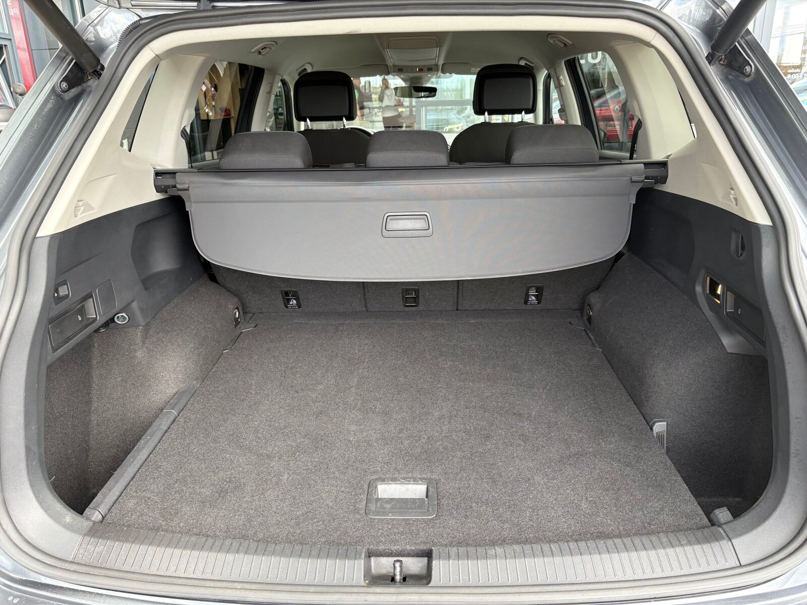 Volkswagen Tiguan Allspace - zdjęcie 18