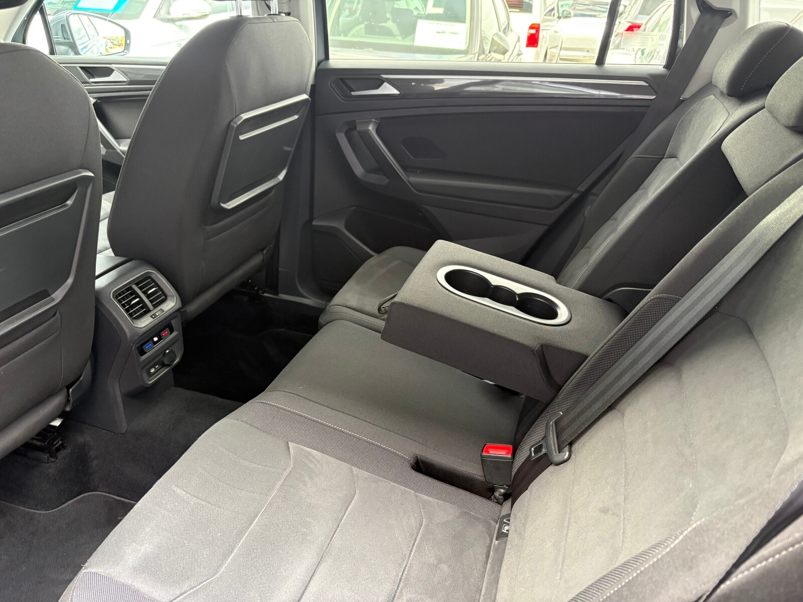 Volkswagen Tiguan Allspace - zdjęcie 14