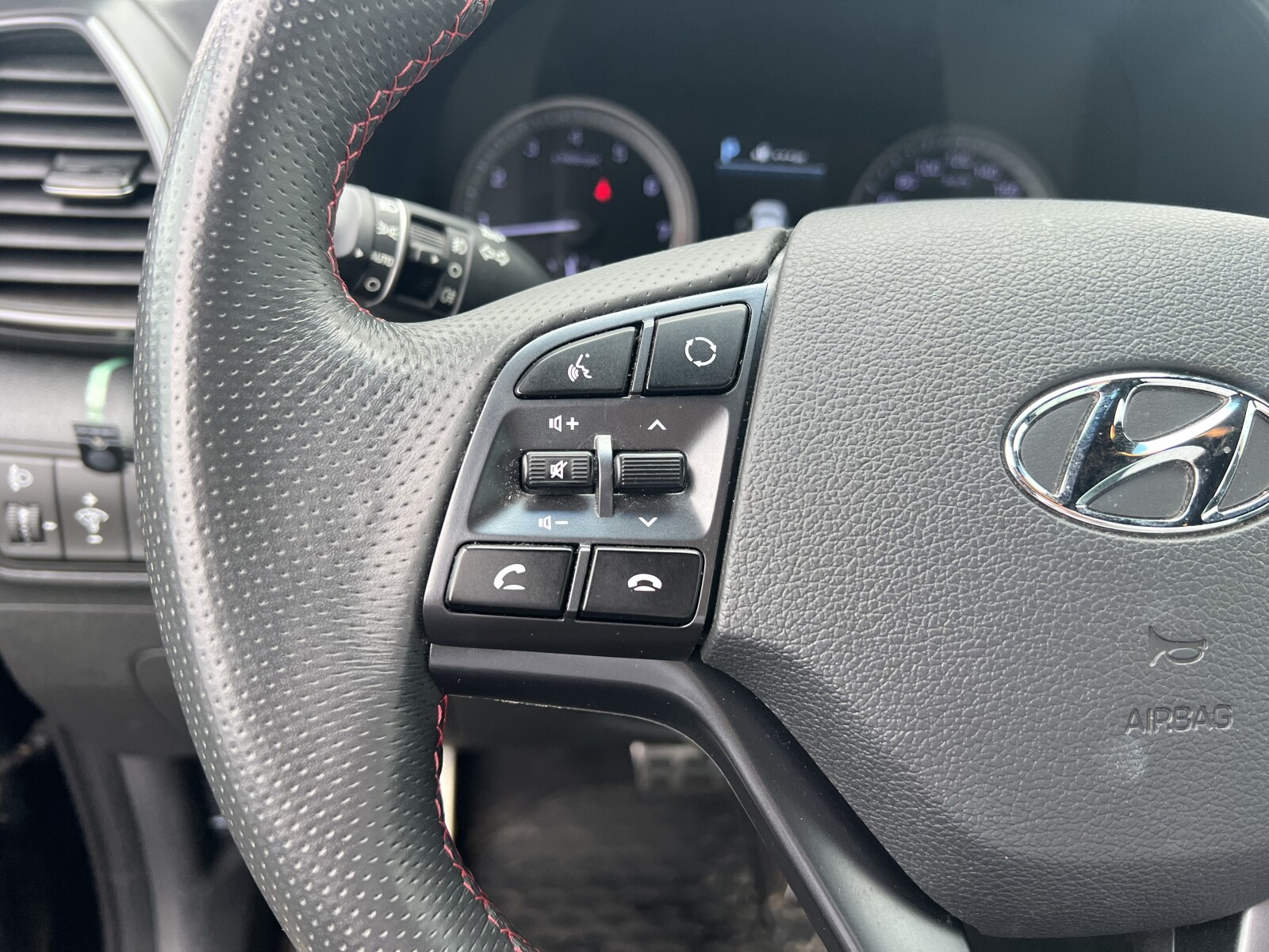 Hyundai Tucson - zdjęcie 14