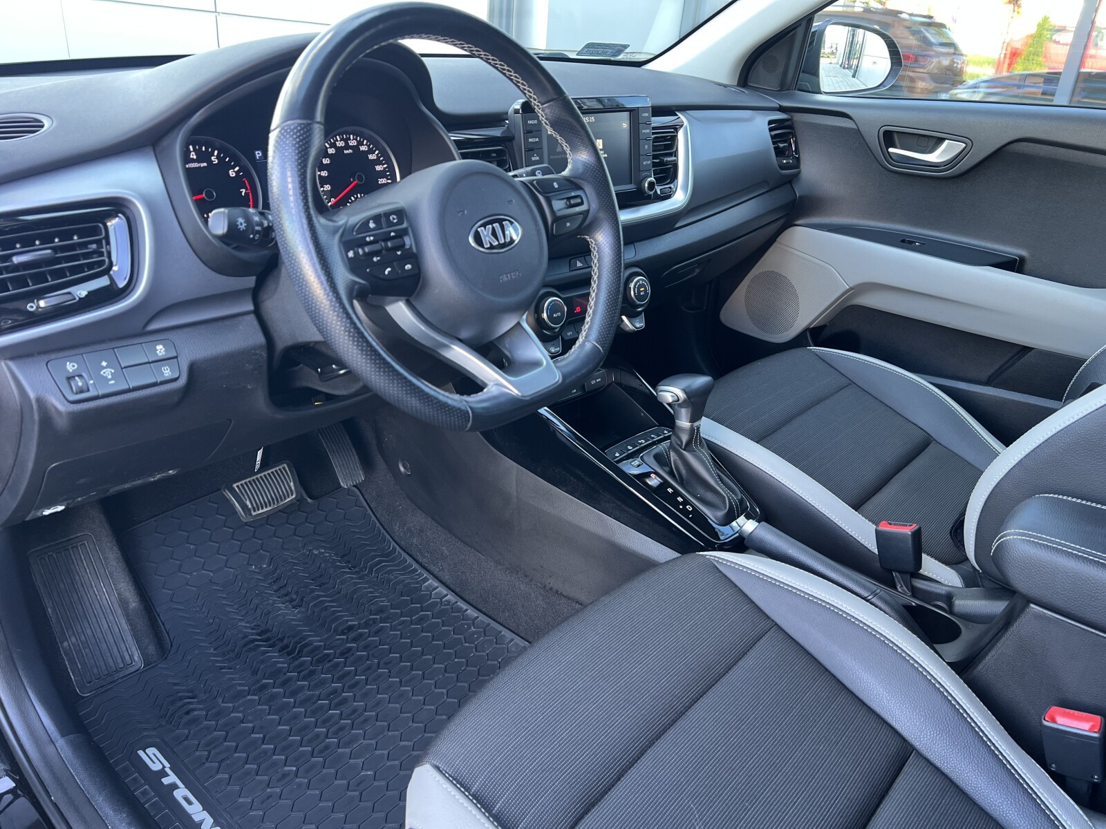 Kia Stonic - zdjęcie 22