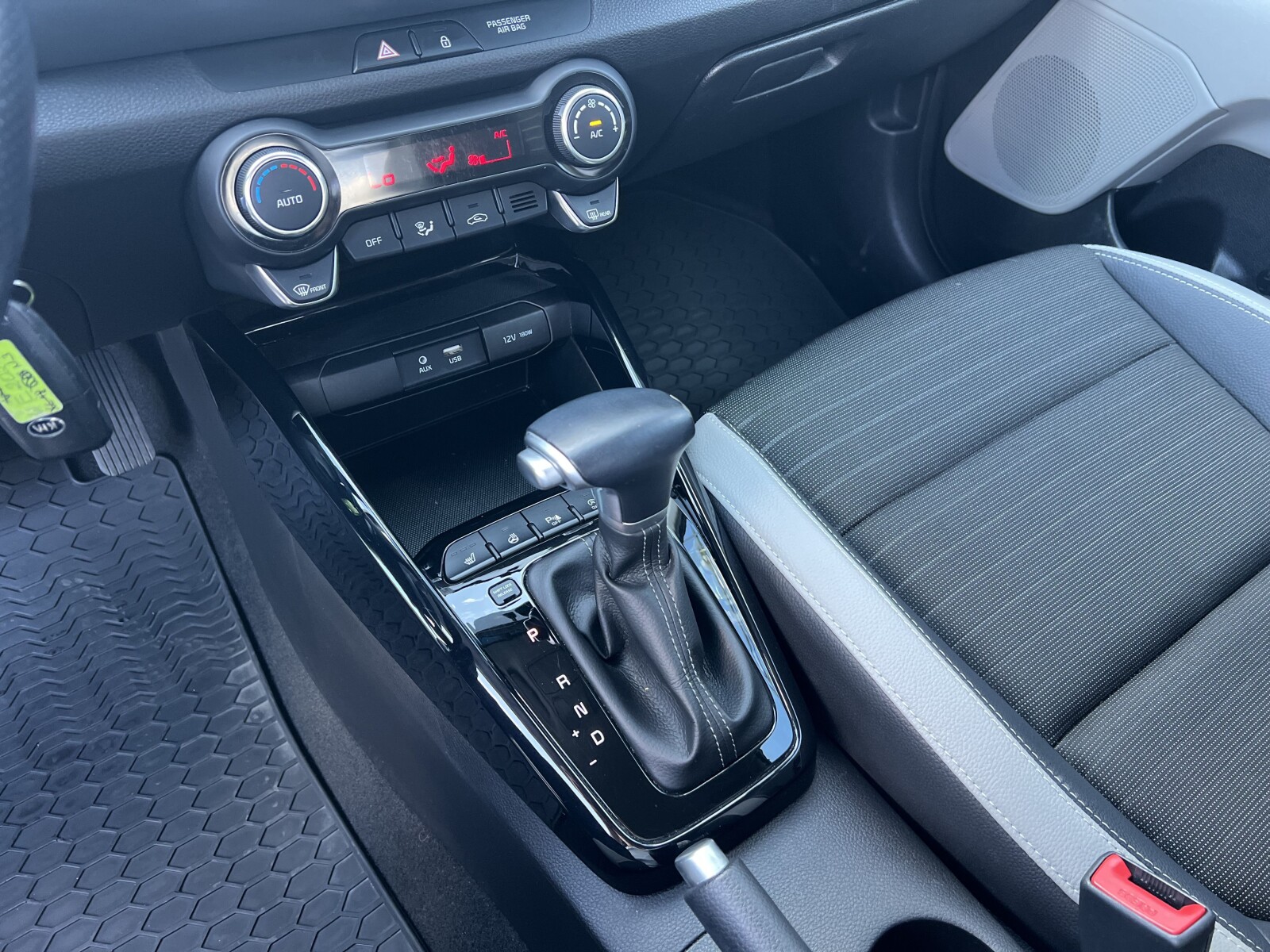 Kia Stonic - zdjęcie 21