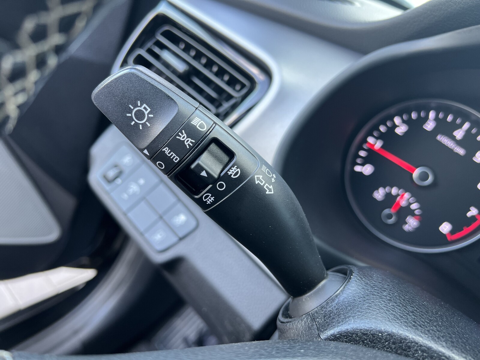Kia Stonic - zdjęcie 12