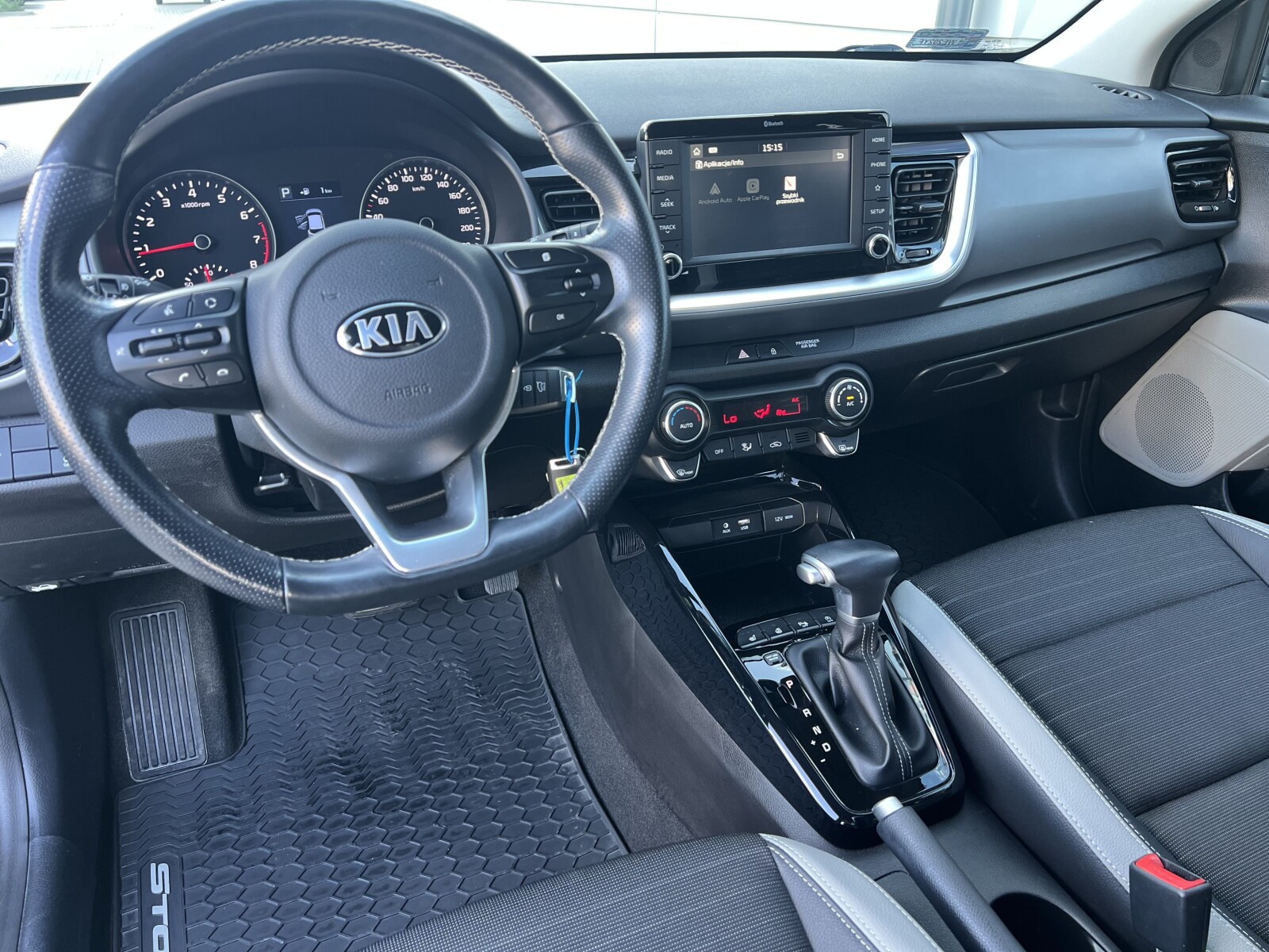 Kia Stonic - zdjęcie 24