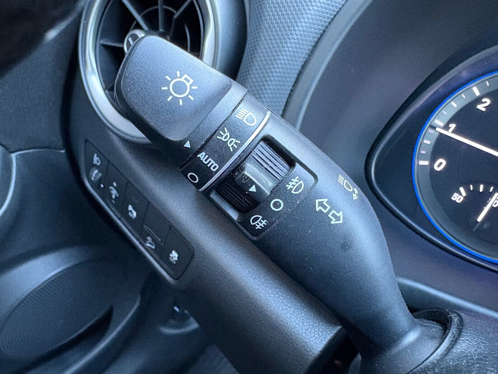 Hyundai Kona - zdjęcie 22