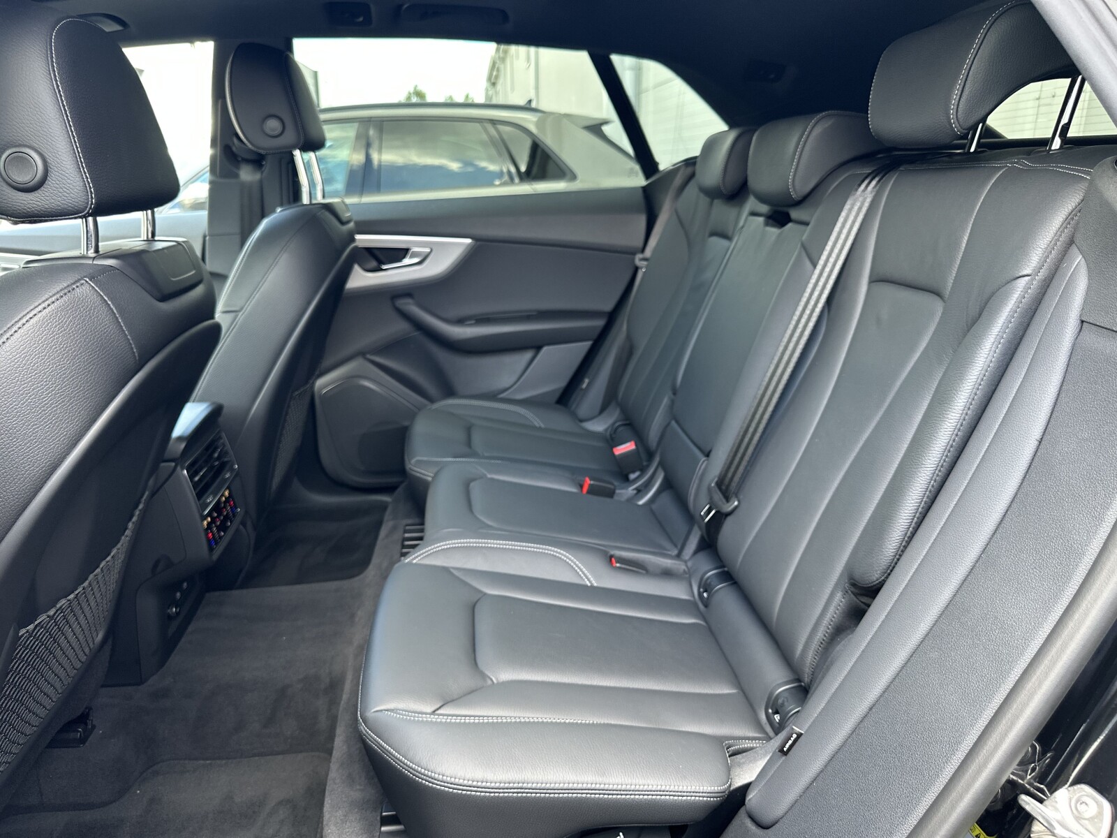 Audi Q8 - zdjęcie 32