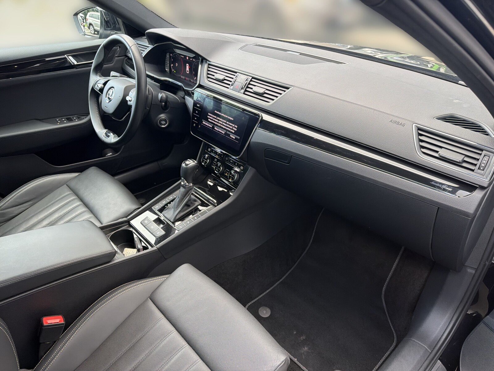 Škoda Superb Combi - zdjęcie 18