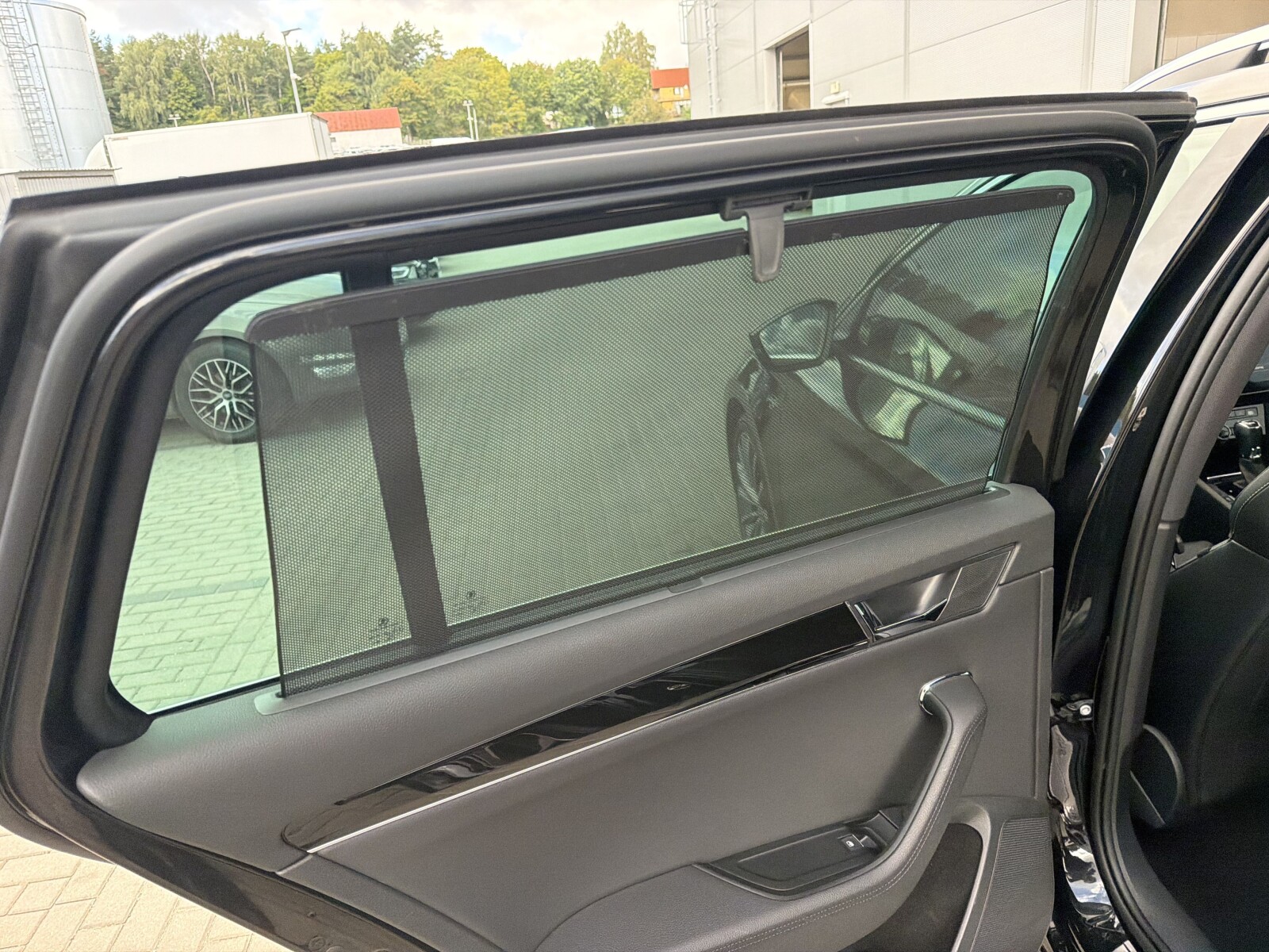 Škoda Superb Combi - zdjęcie 15